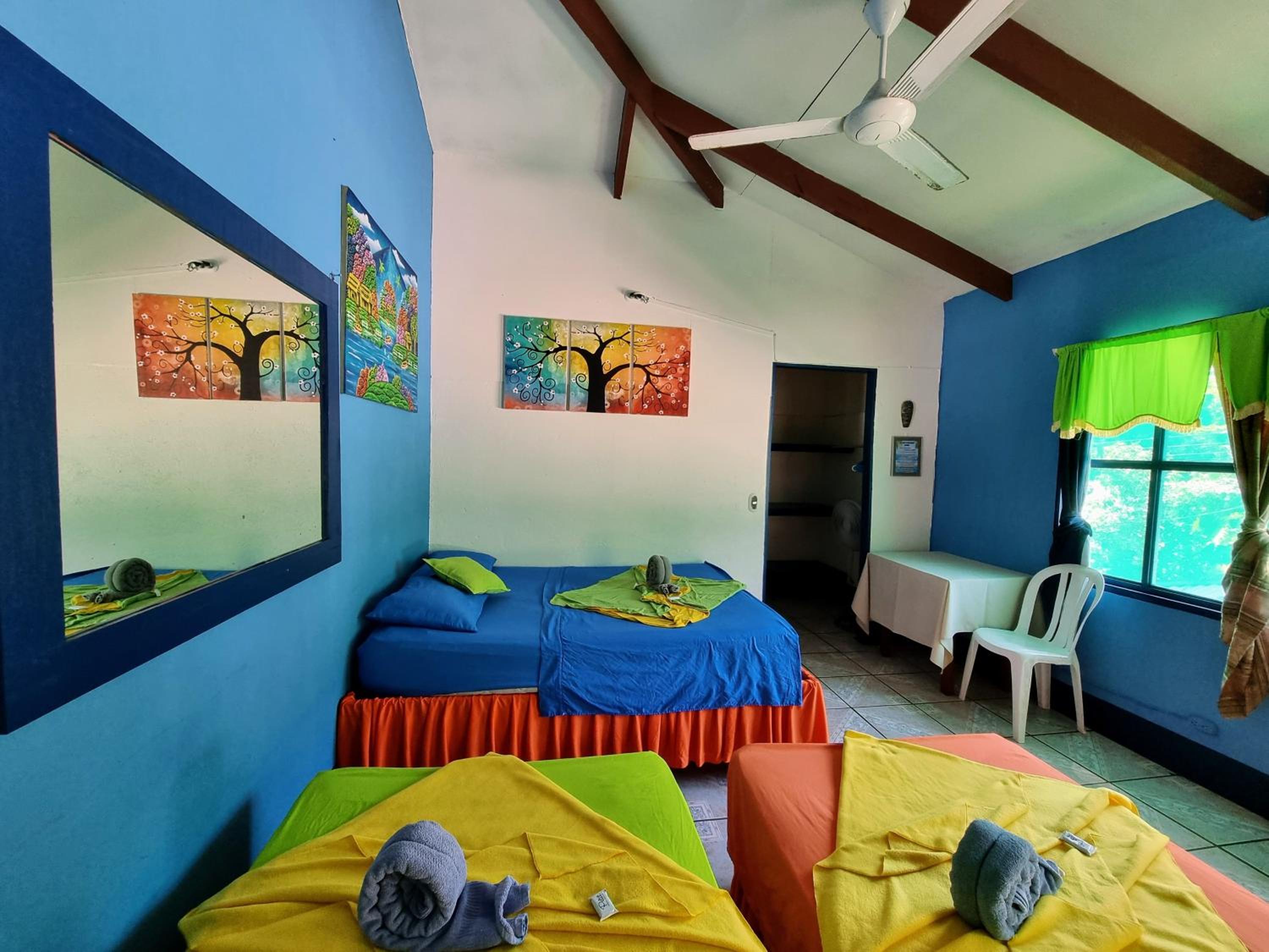 Cabinas Tortuguero Natural