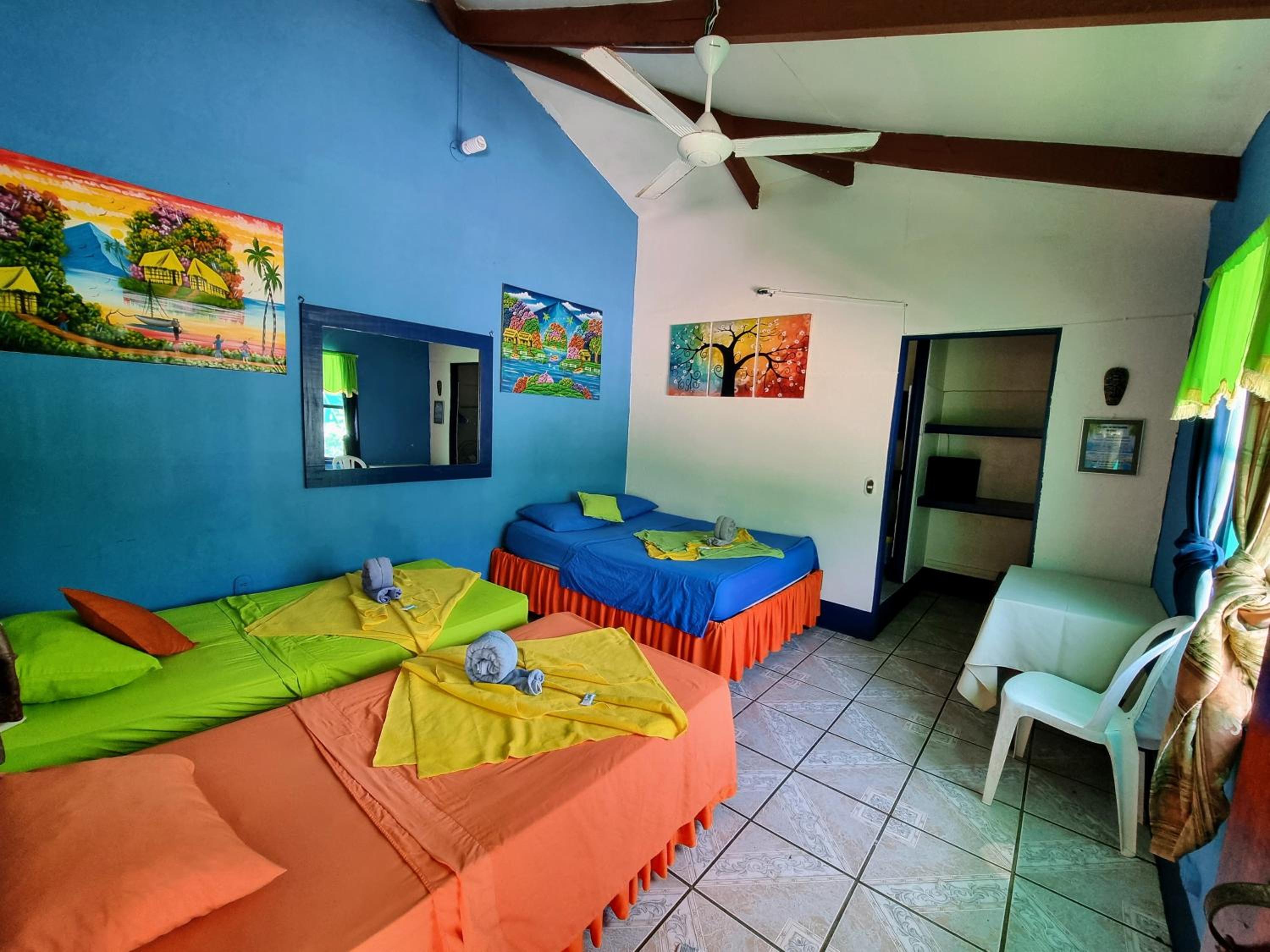 Cabinas Tortuguero Natural