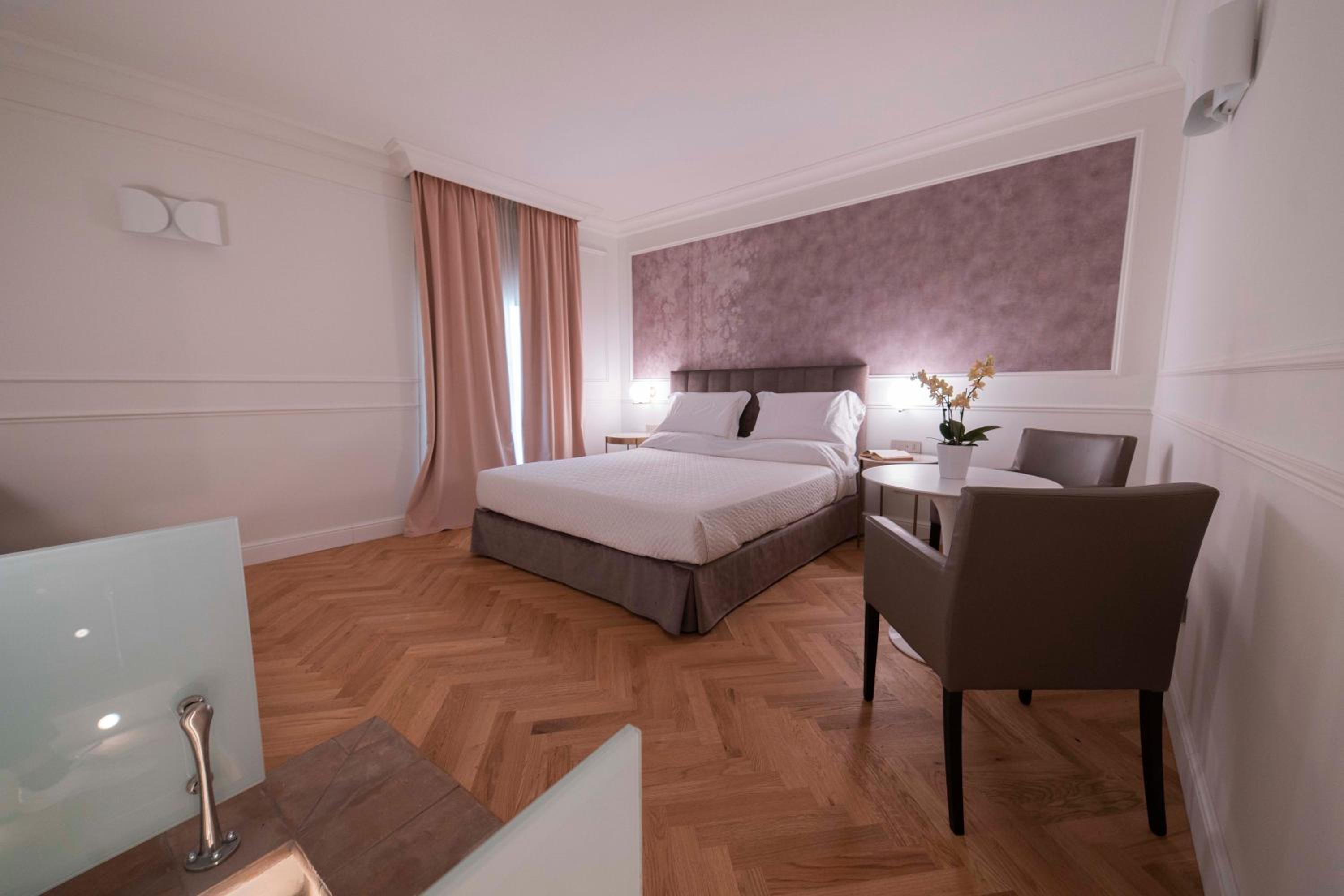Palazzo Franceschini en Cascia — hotel room
