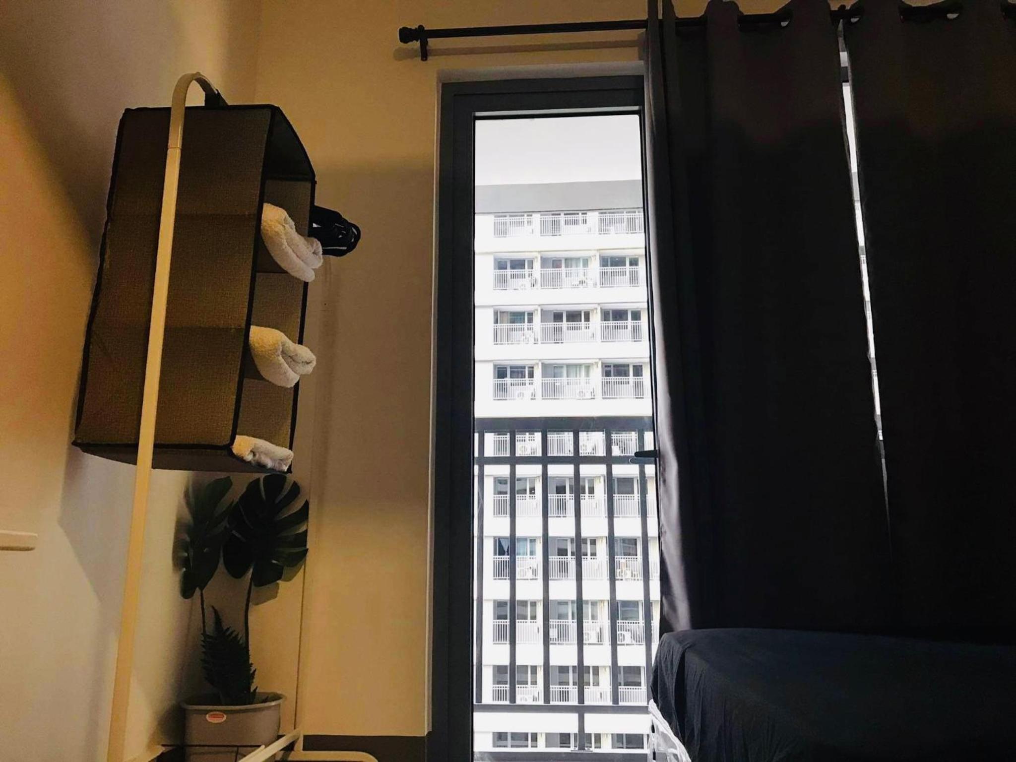 Cozy Bedroom FAME Condo Greenfield EDSA MRT Shaw view 5