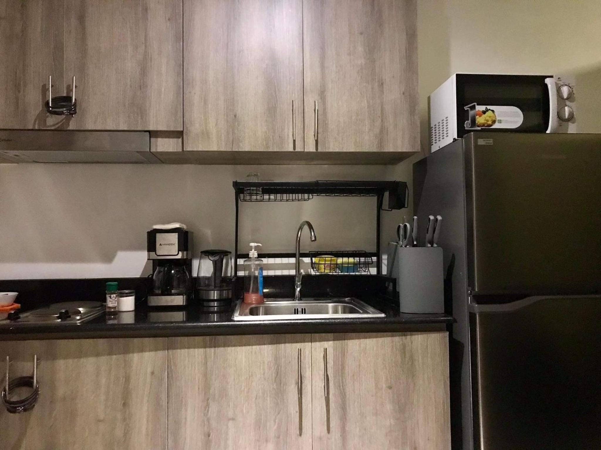 Cozy Bedroom FAME Condo Greenfield EDSA MRT Shaw view 4