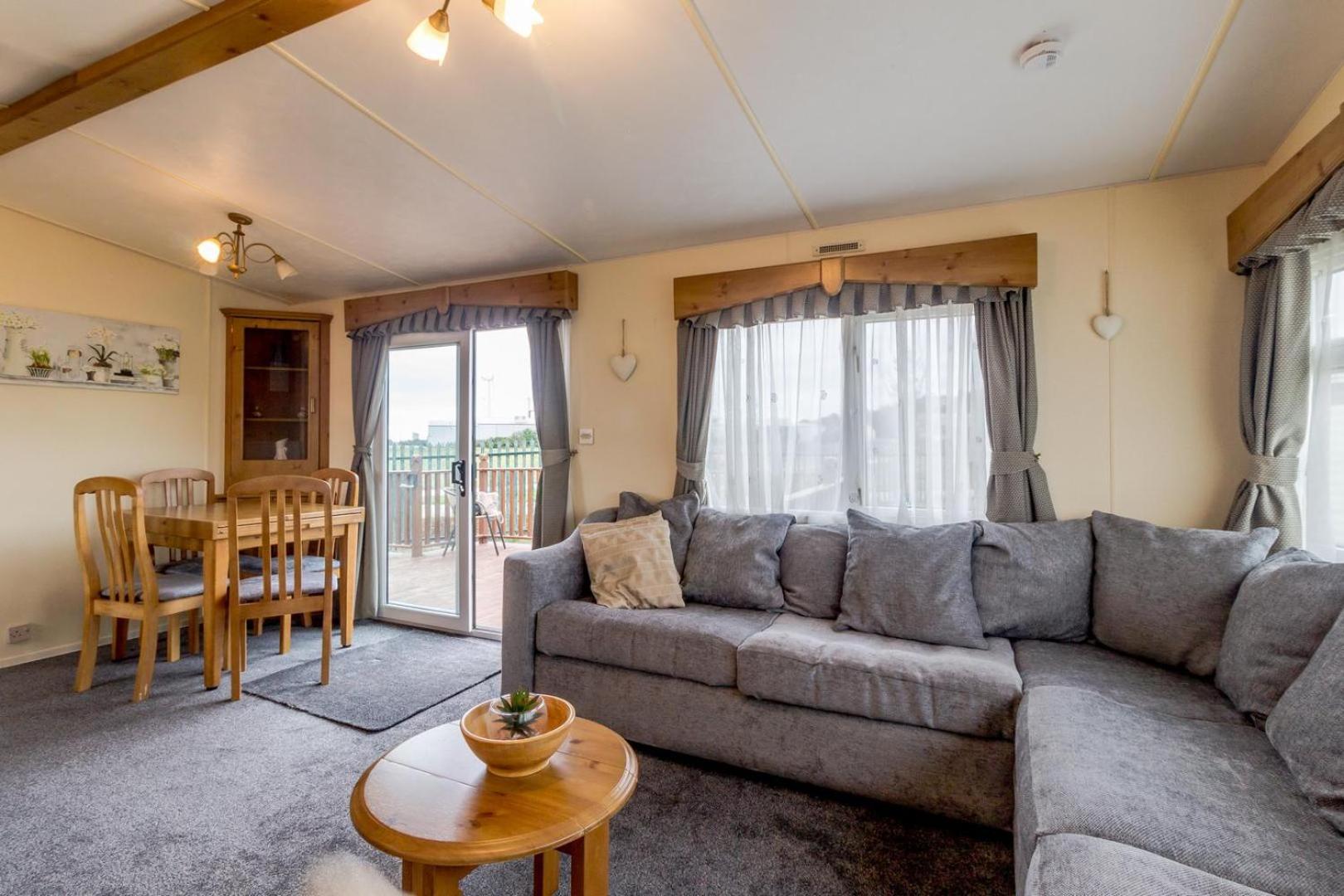Great Dog Friendly Caravan For Hire At North Denes In Suffolk Ref 40068Nd - main view