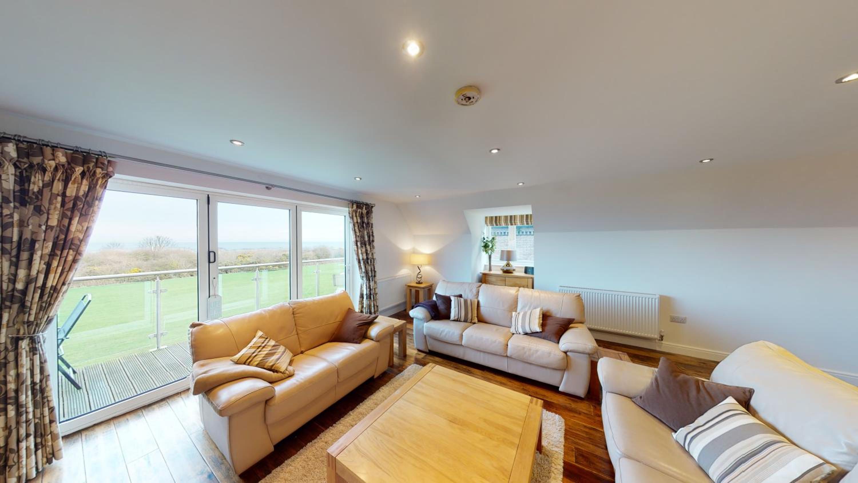 Silversands House - The Bay Filey, sleeps 8-10, 2 dogs welcome view 2