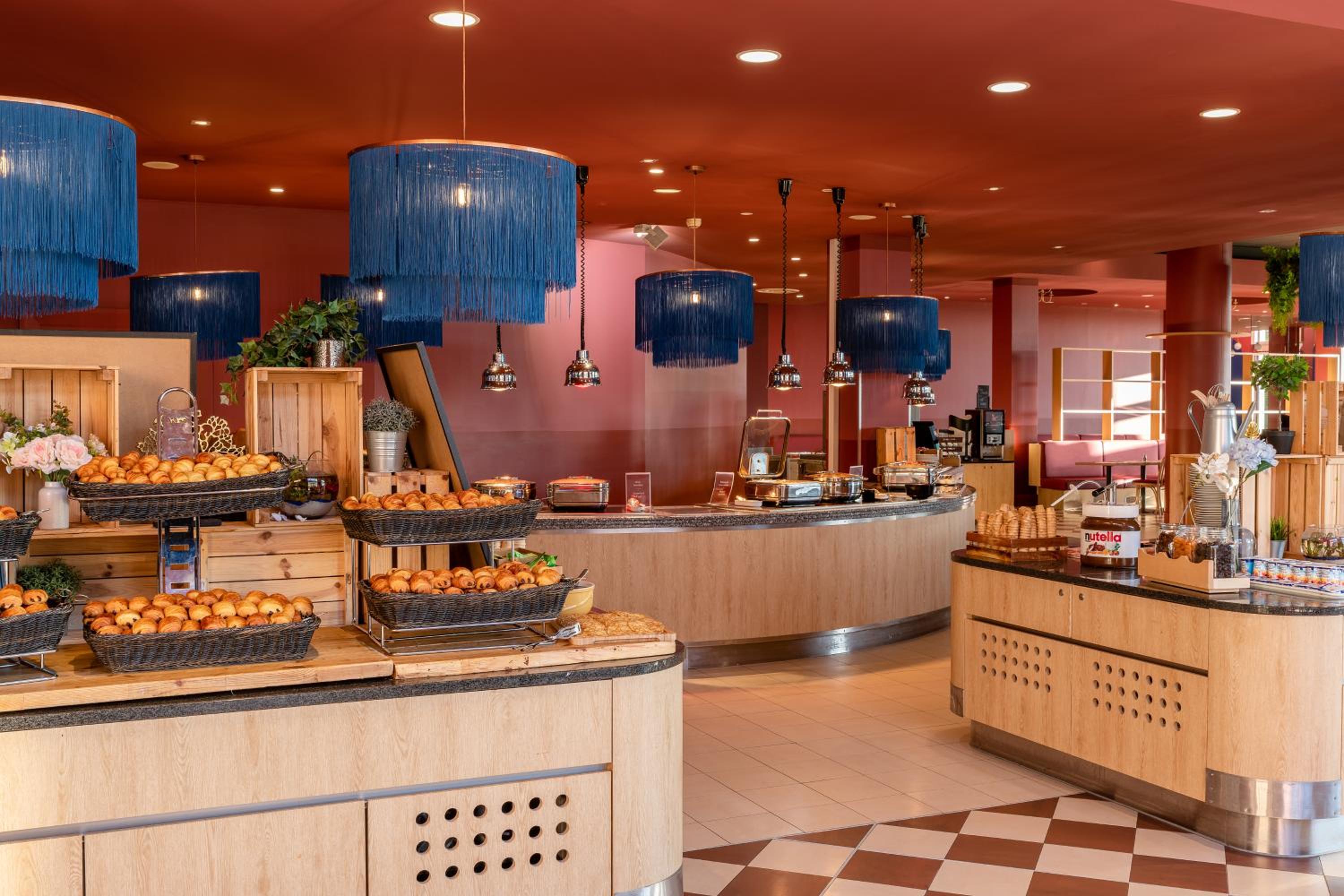 Magny-le-Hongre Vacations - Grand Magic Hotel Marne La Vallee - Property Image 10