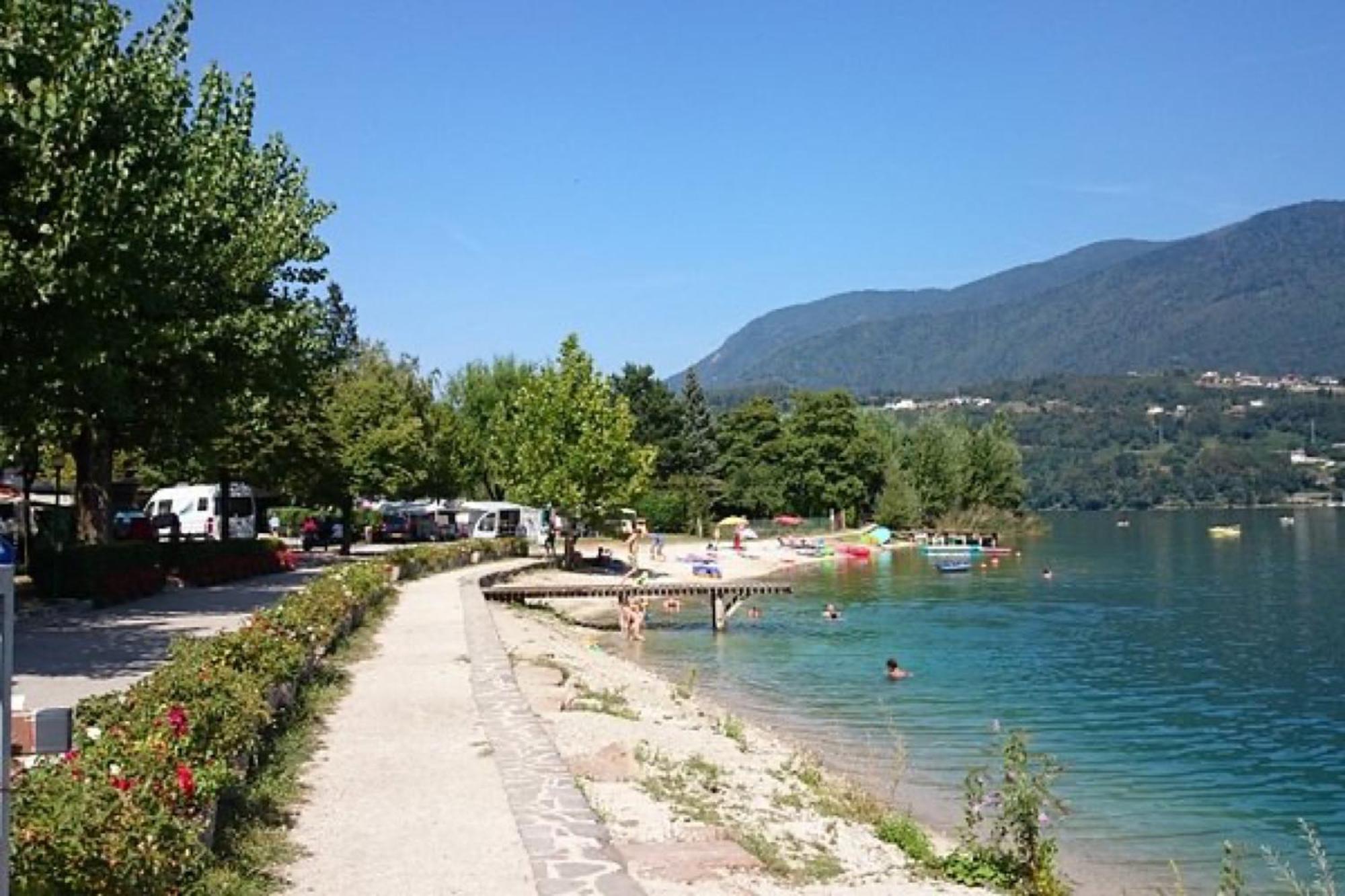 Appartamento Calceranica Al Lago view 3