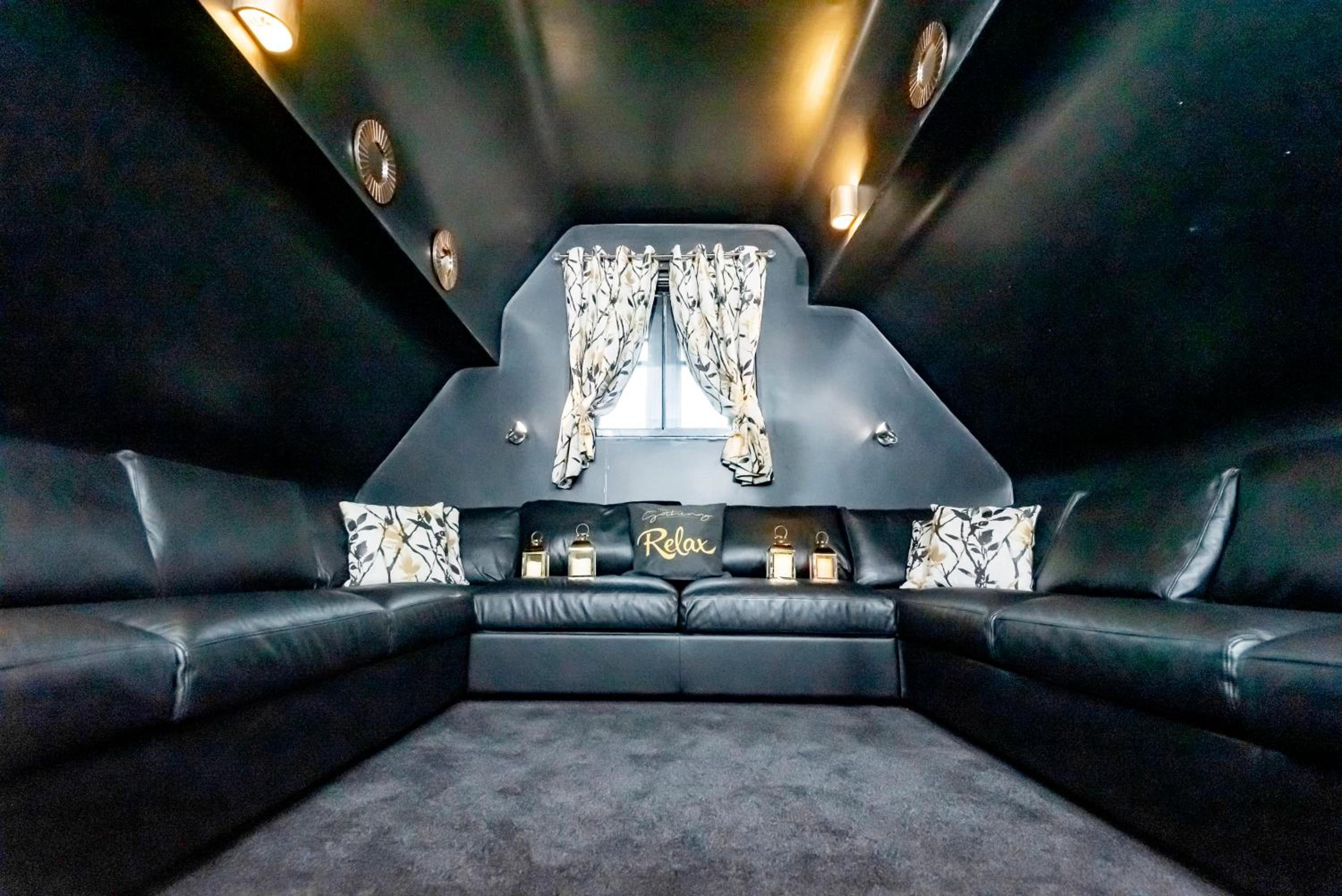 The Lombard House - Sleeps Up To 12 view 5