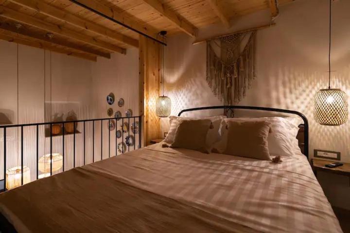 Kyrangelo Traditional House with outdoor jacuzzi view 5
