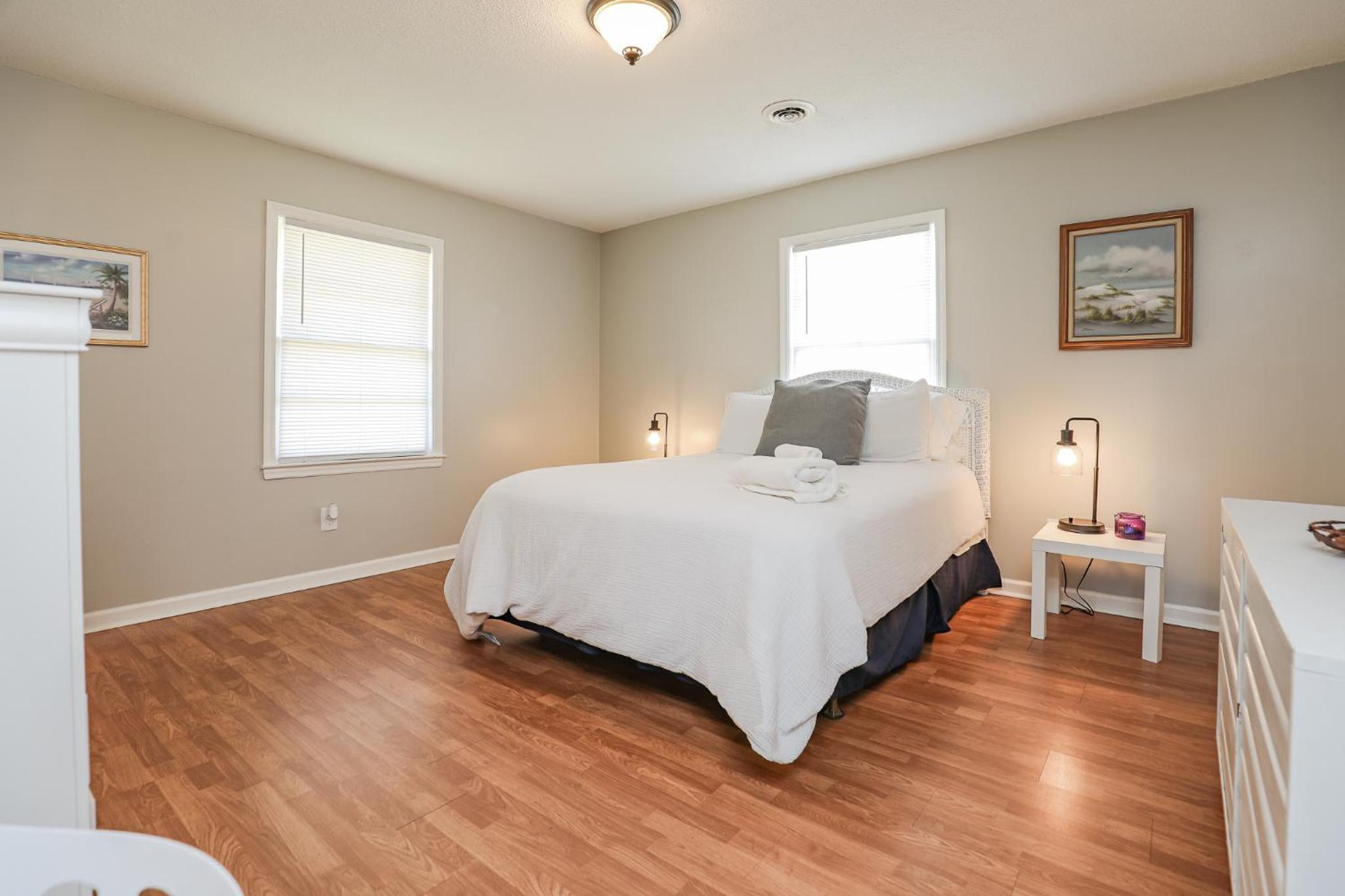 Spacious Home with Waterfront View-Welcome Pets view 3