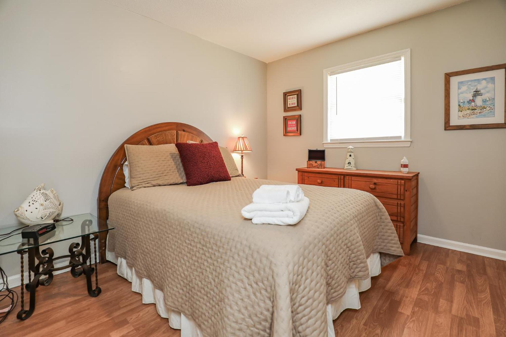 Spacious Home with Waterfront View-Welcome Pets view 5
