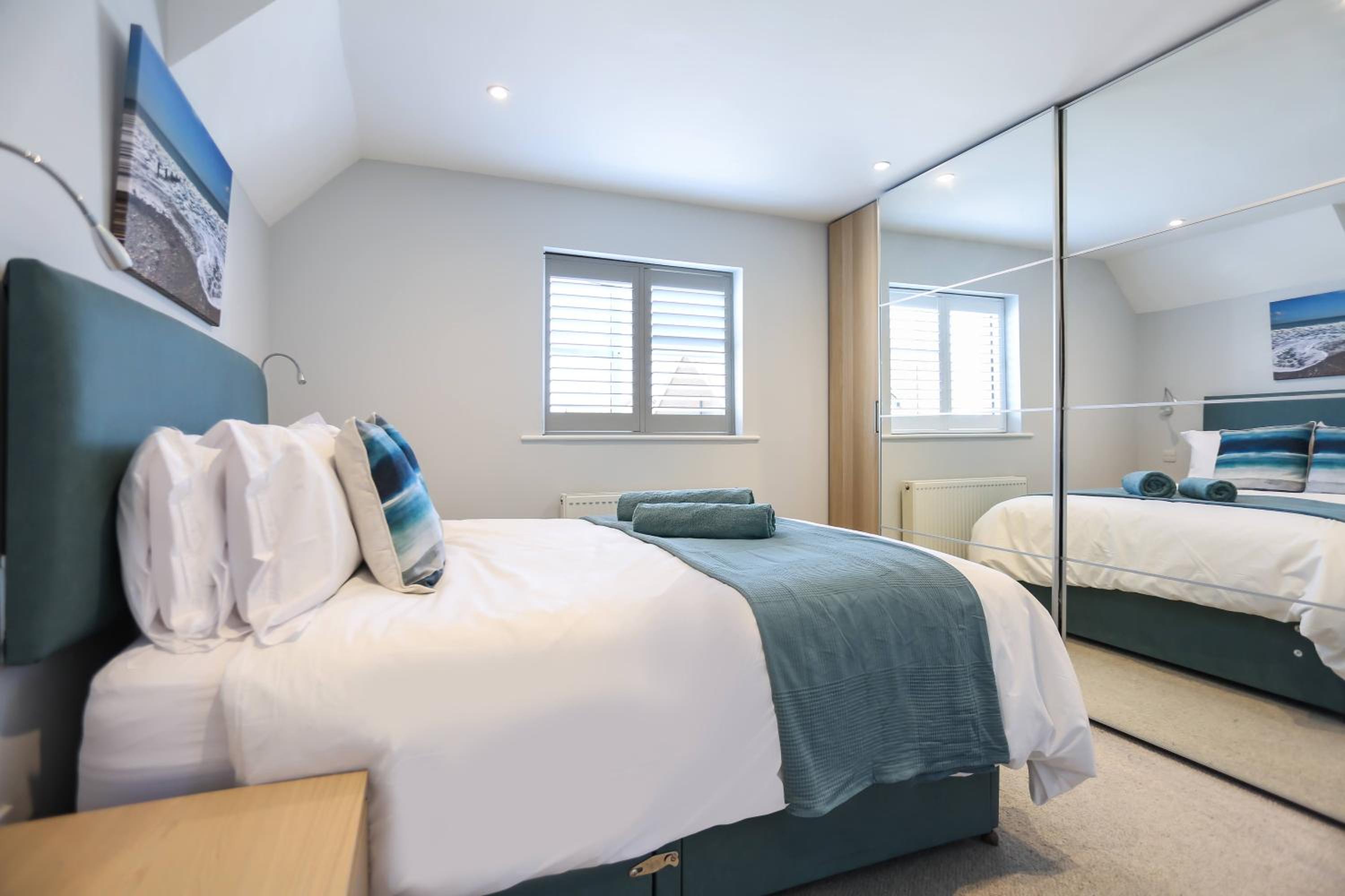 Seascape - 4 bed home in Bracklesham Bay view 2