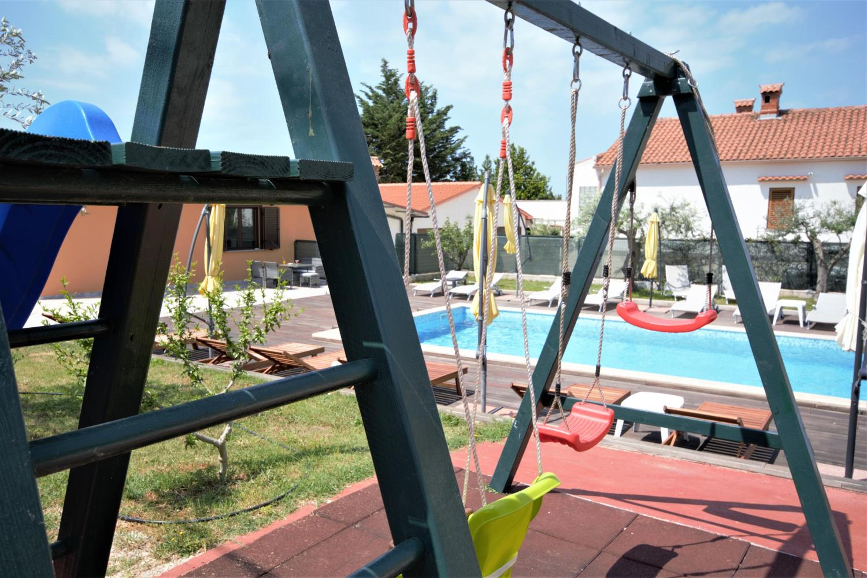 XXL Holiday Home with Pool view 2