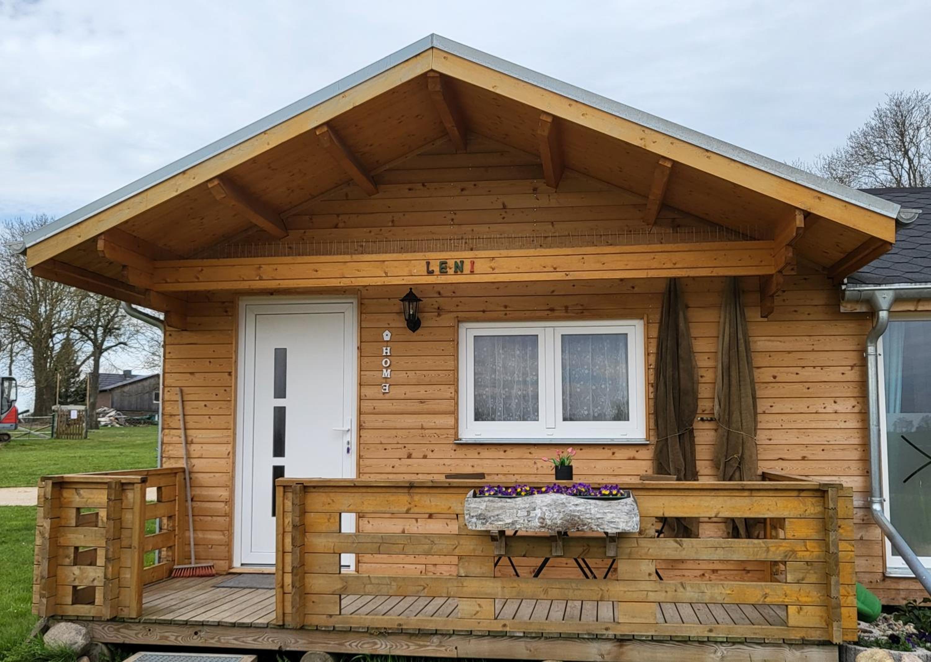 Peenehof Köppen - Ferienwohnungen & Schlaffässer