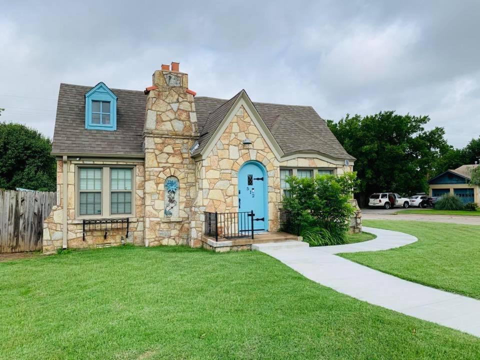 CaroleBelle Cottage-sleeps 8+hot tub/grills/firepit view 2
