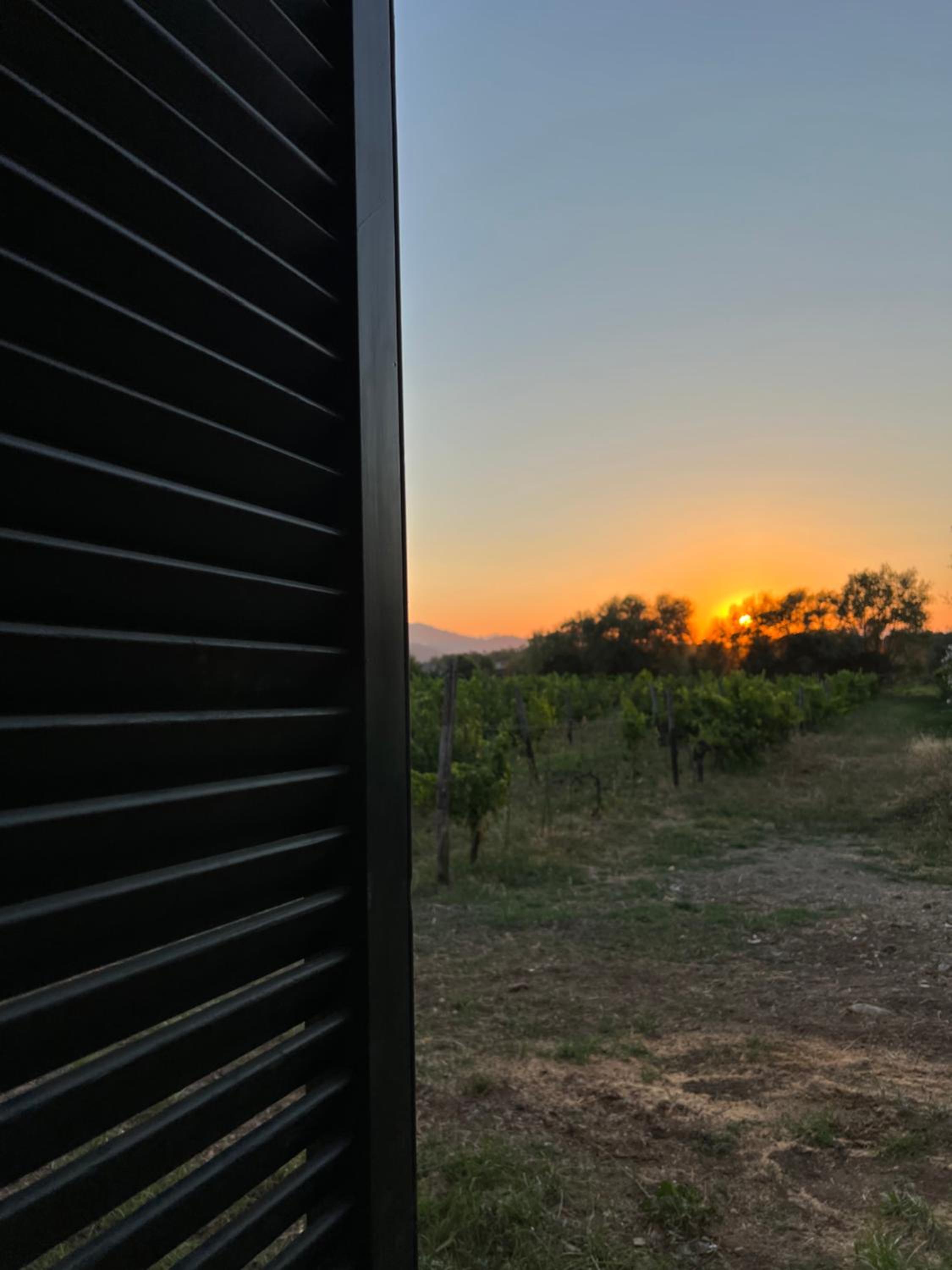 AceroRosso Farmhouse