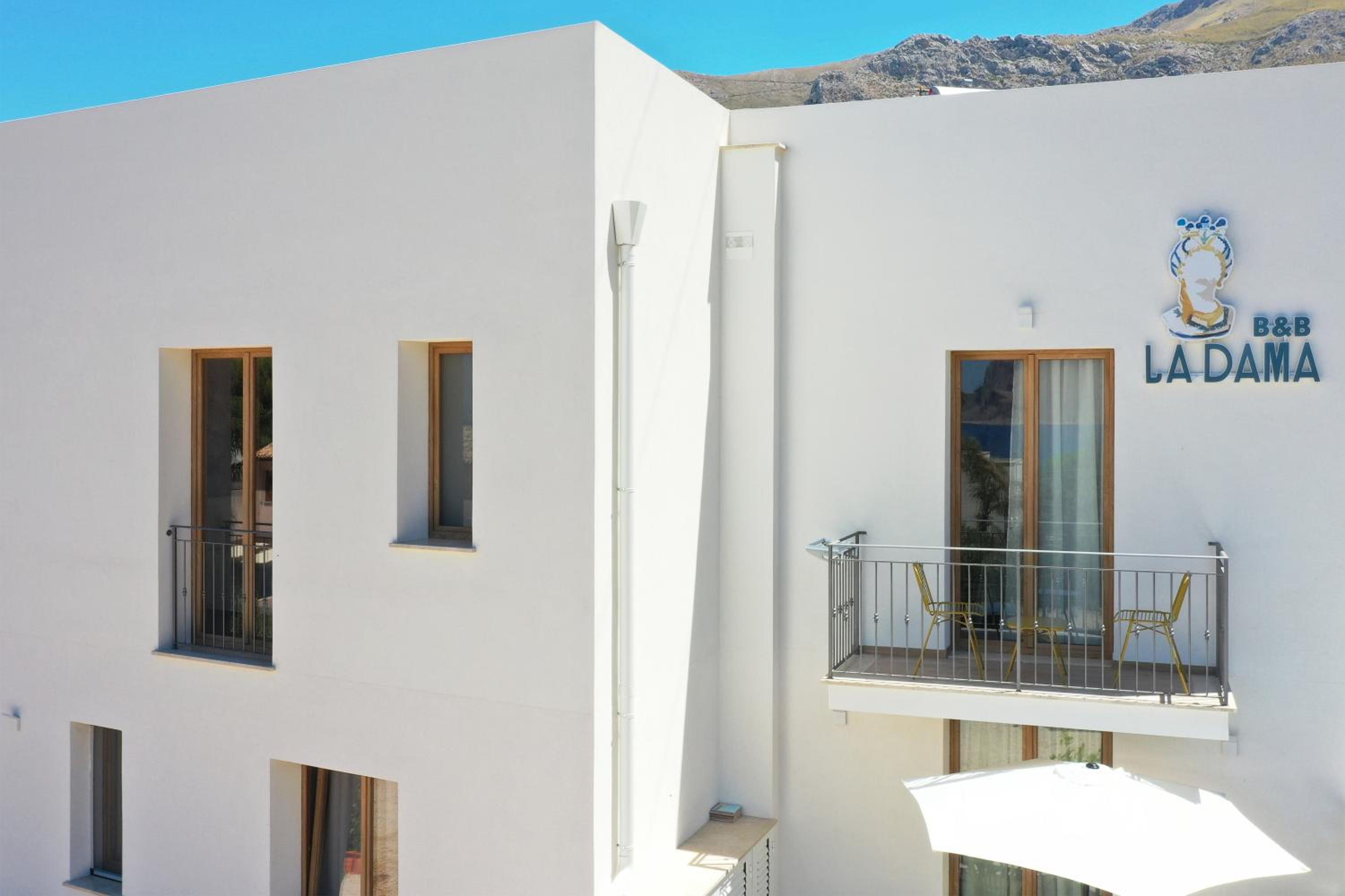 Hotel LA DAMA - Image 1