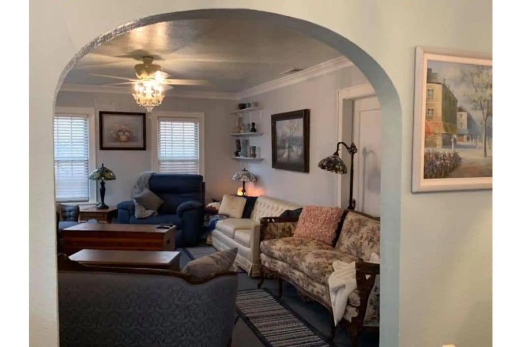 CaroleBelle Cottage-sleeps 8+hot tub/grills/firepit view 3
