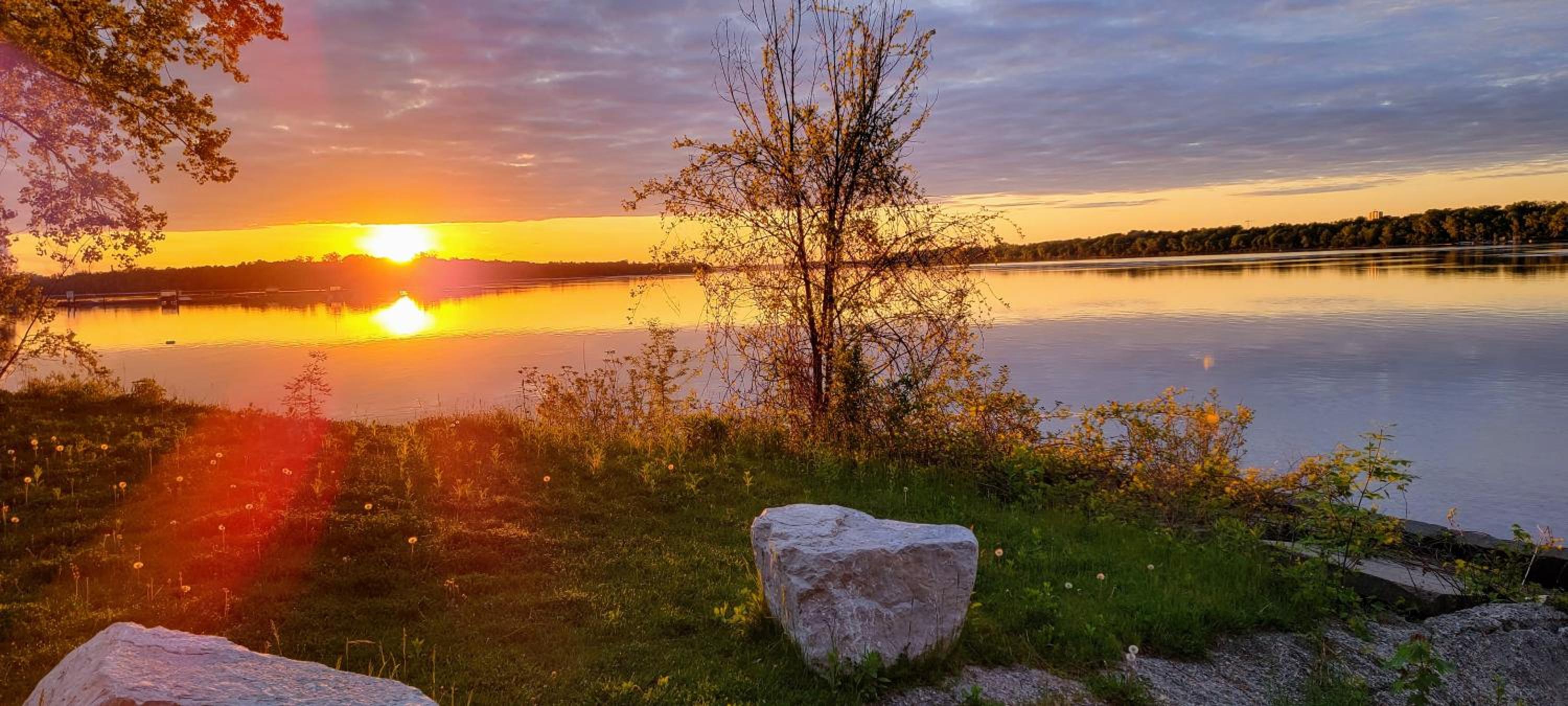 Kokomo INN Bed and Breakfast Ottawa-Gatineau's Only Tropical Riverfront B&B on the National Capital Cycling Pathway Route Verte #1 - for Adults Only - Cham