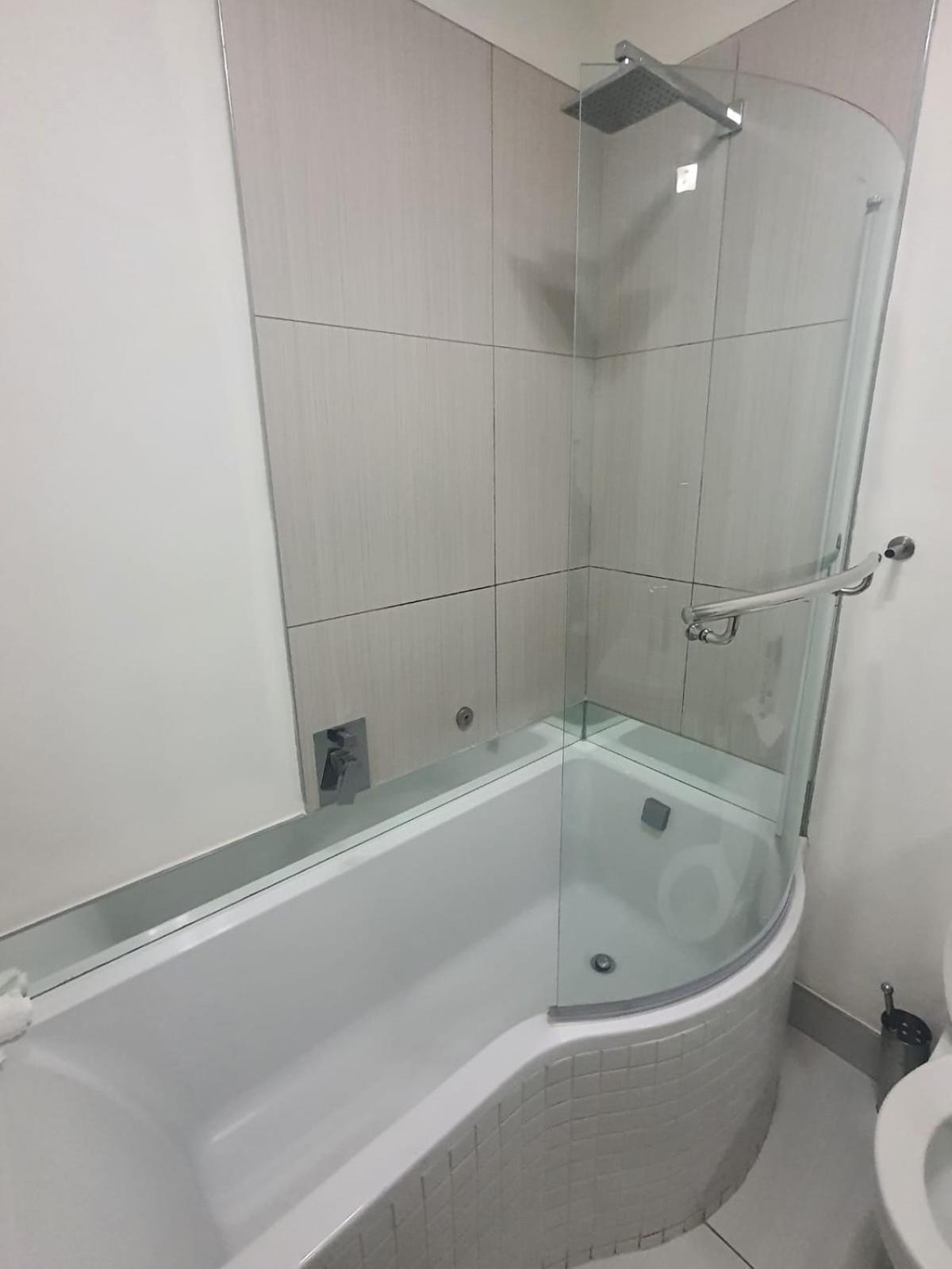 Stunning, Modern 1 bedroom Apartment Sandton