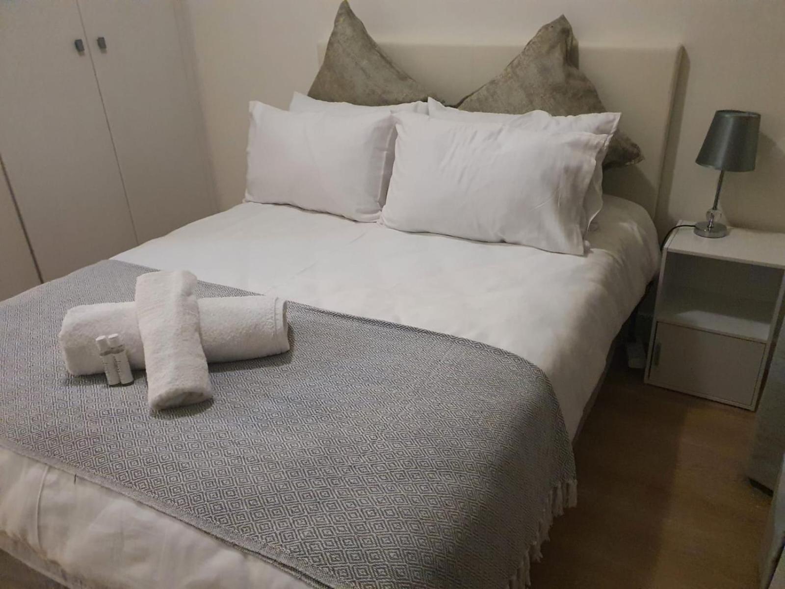 Stunning, Modern 1 bedroom Apartment Sandton