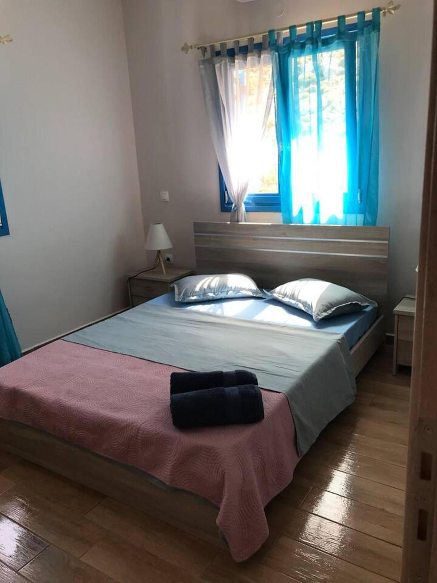 2 Bed - Sleeps 4 - Free Parking - Sea & Mtn View photo 5