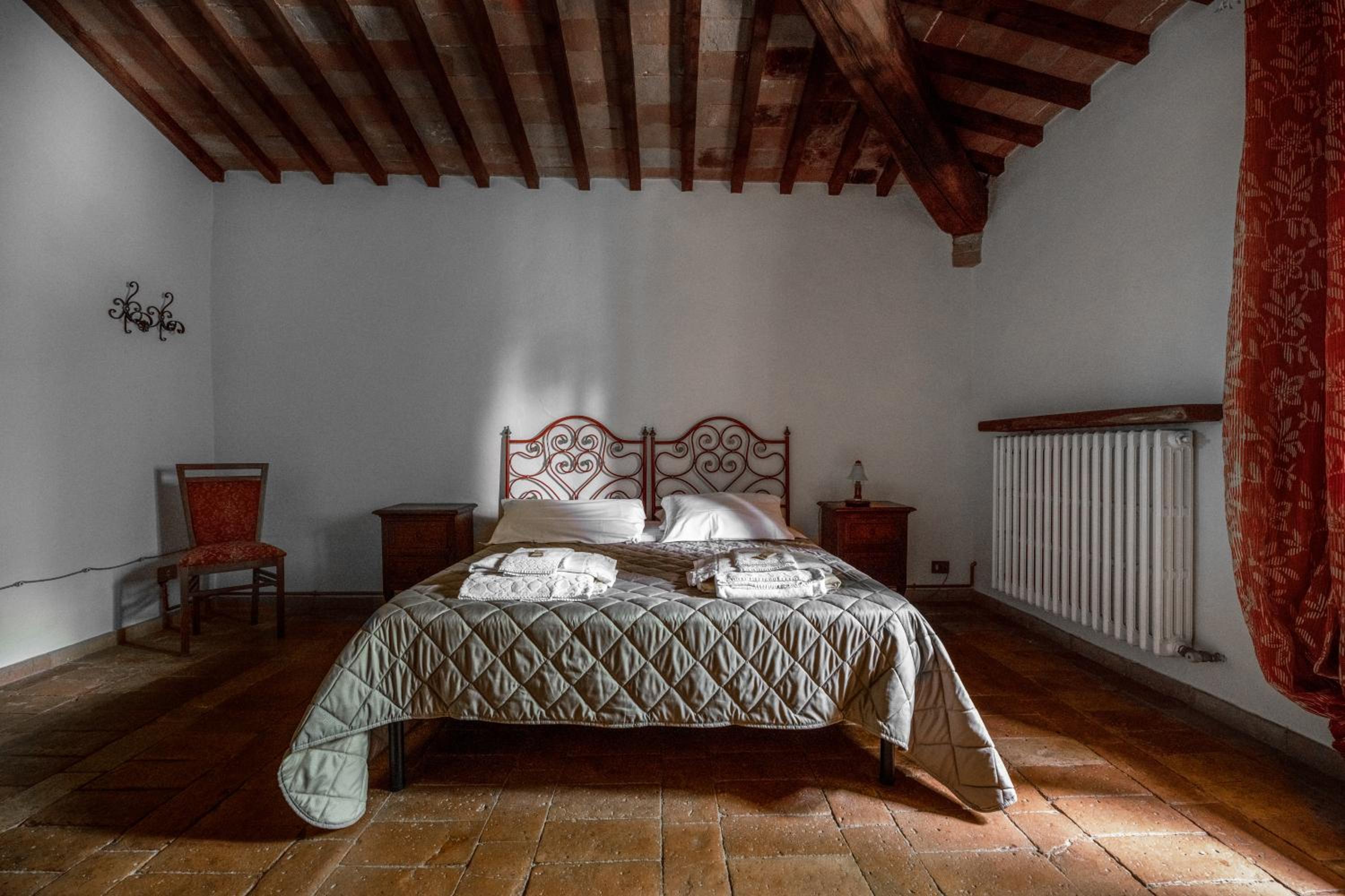 Podere Mezzastrada - Place of Charme