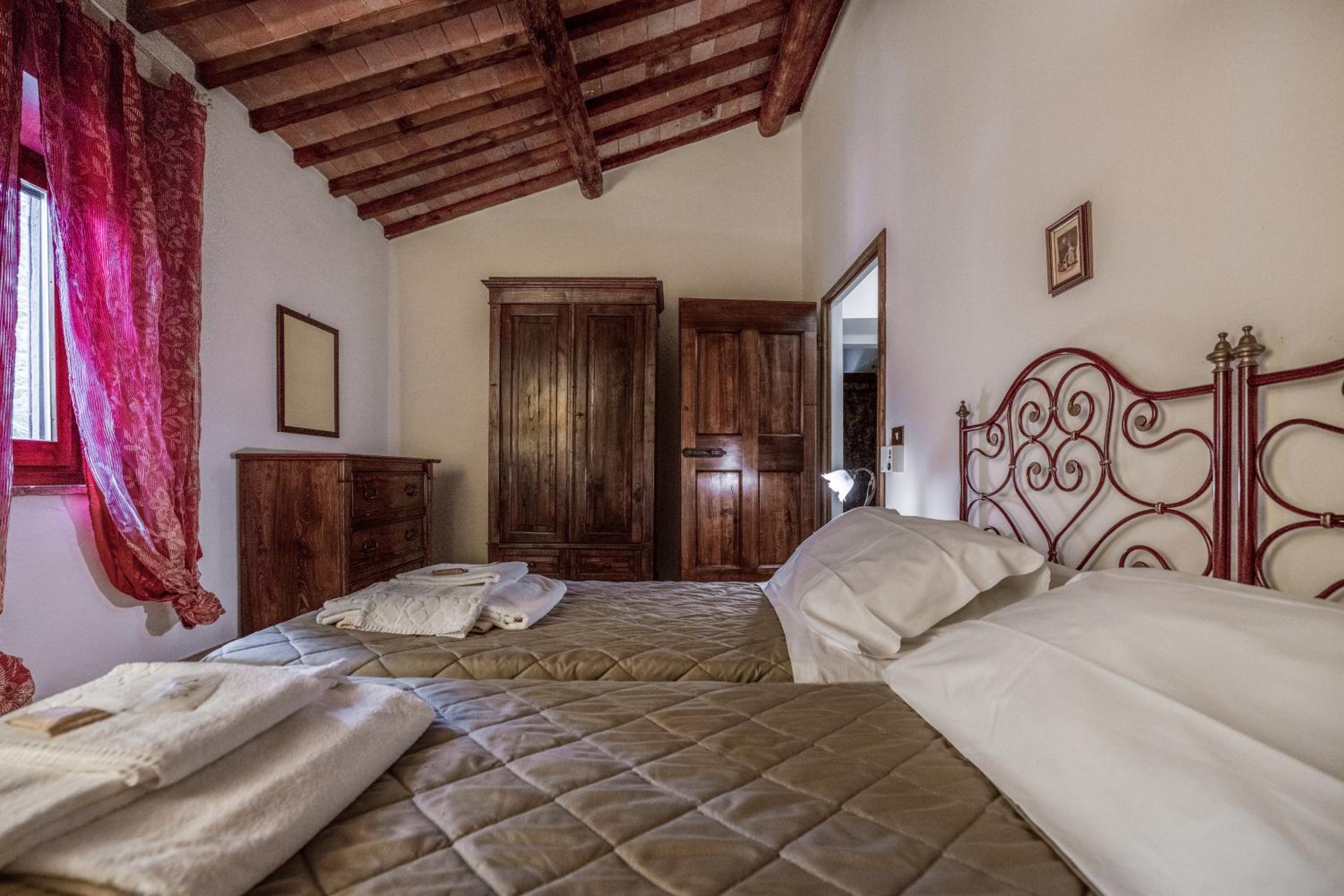 Podere Mezzastrada - Place of Charme