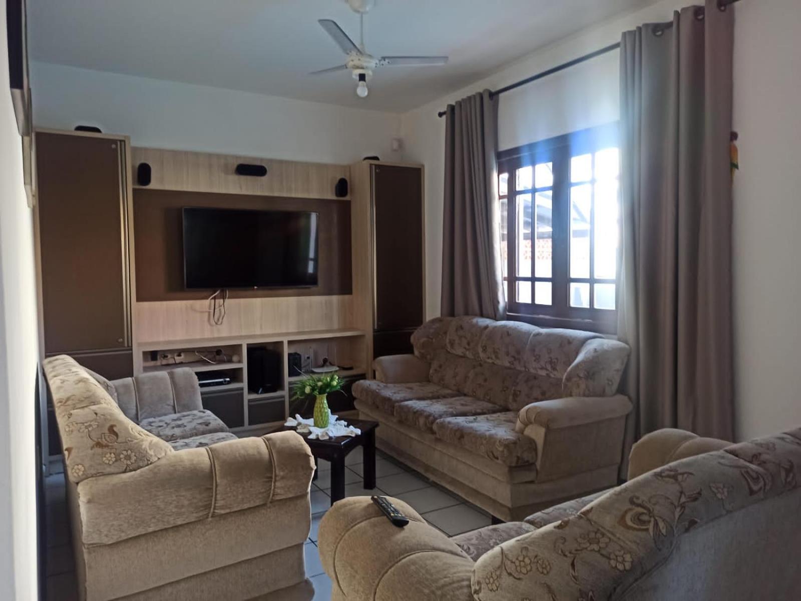 CASA ARMANI 50 metros DA PRAIA MARISCAL BOMBINHAS