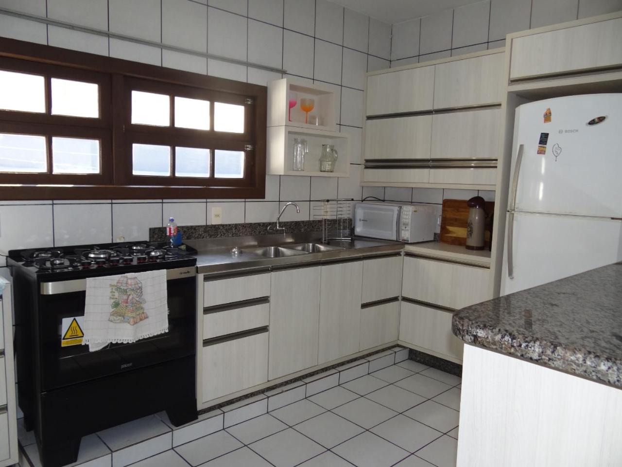 CASA ARMANI 50 metros DA PRAIA MARISCAL BOMBINHAS