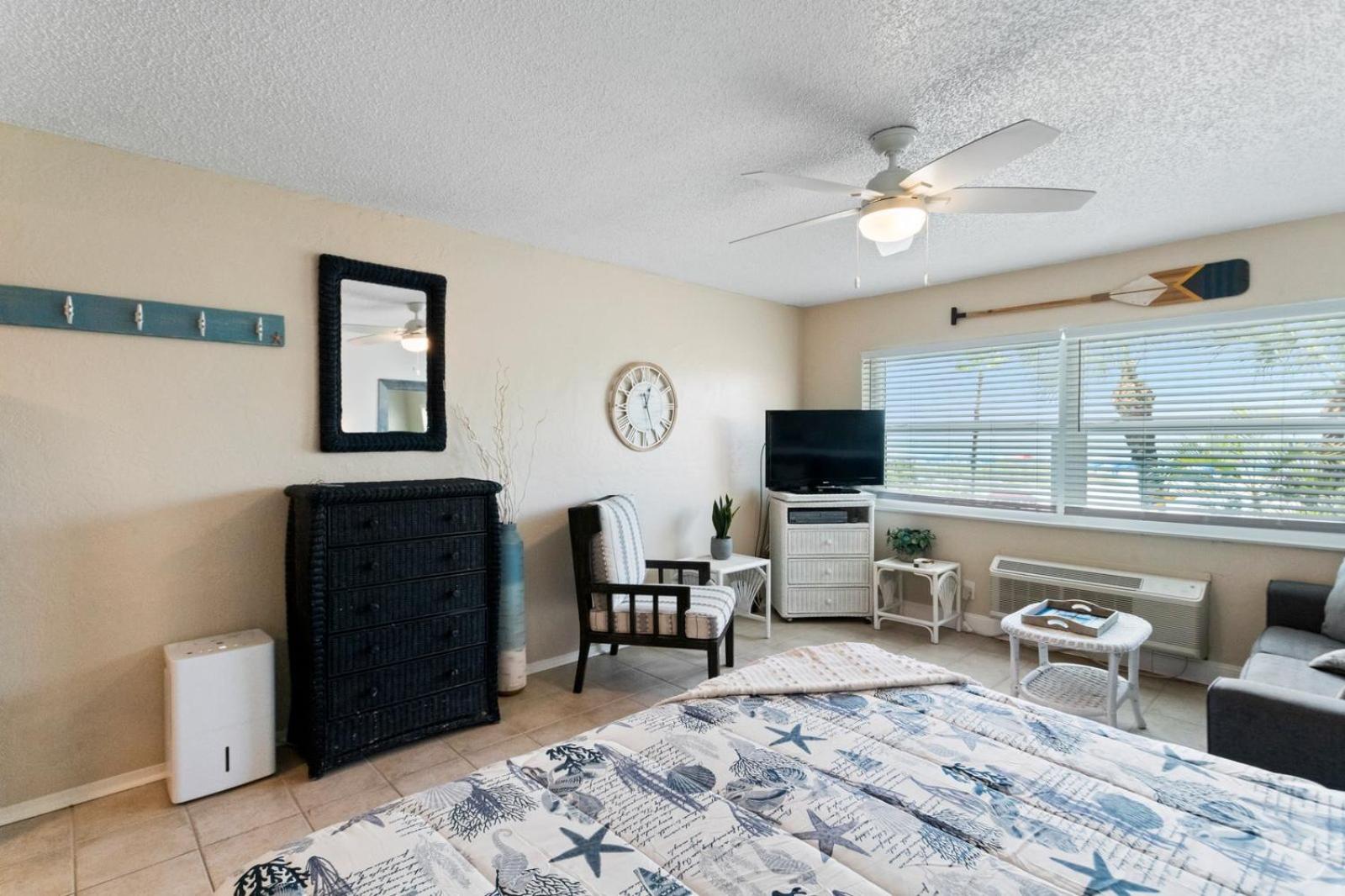 Studio Unit Facing Beach 2nd Fl - Surf Song #227
