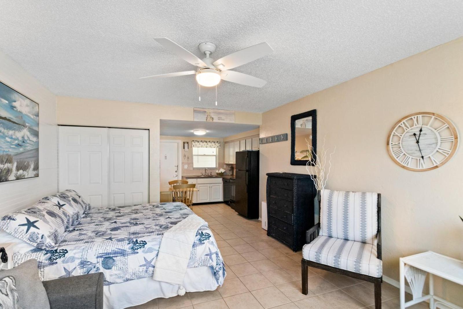 Studio Unit Facing Beach 2nd Fl - Surf Song #227