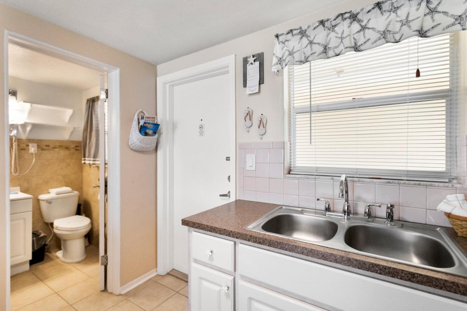 Studio Unit Facing Beach 2nd Fl - Surf Song #227