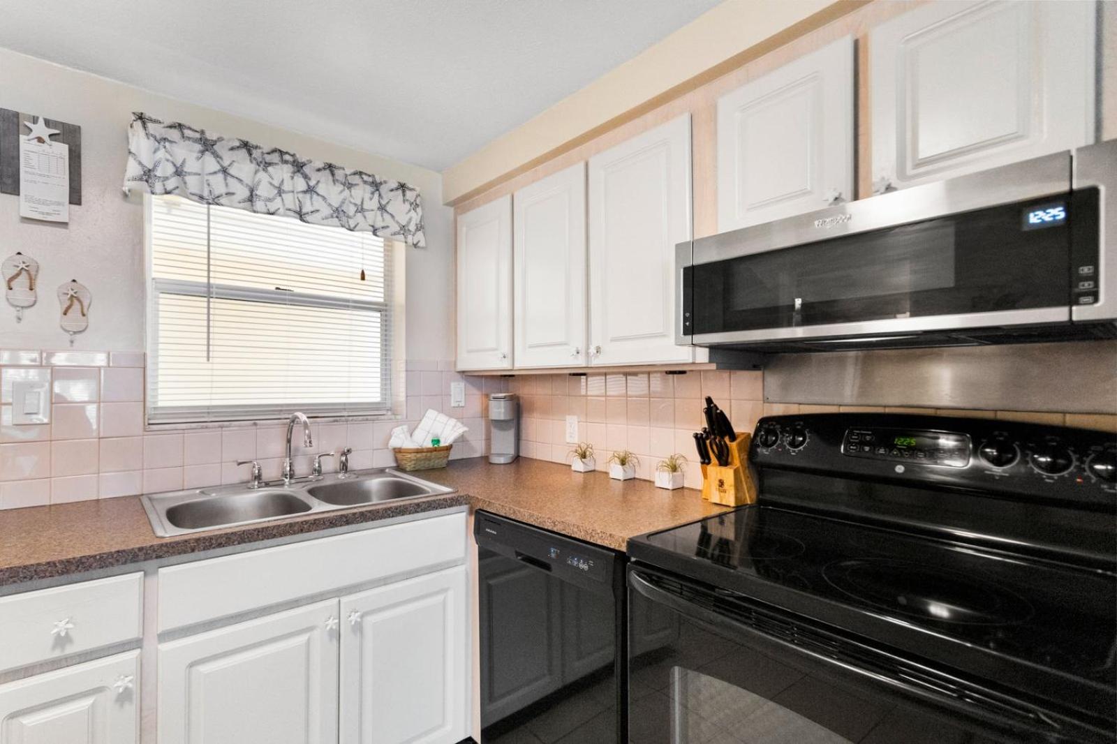 Studio Unit Facing Beach 2nd Fl - Surf Song #227