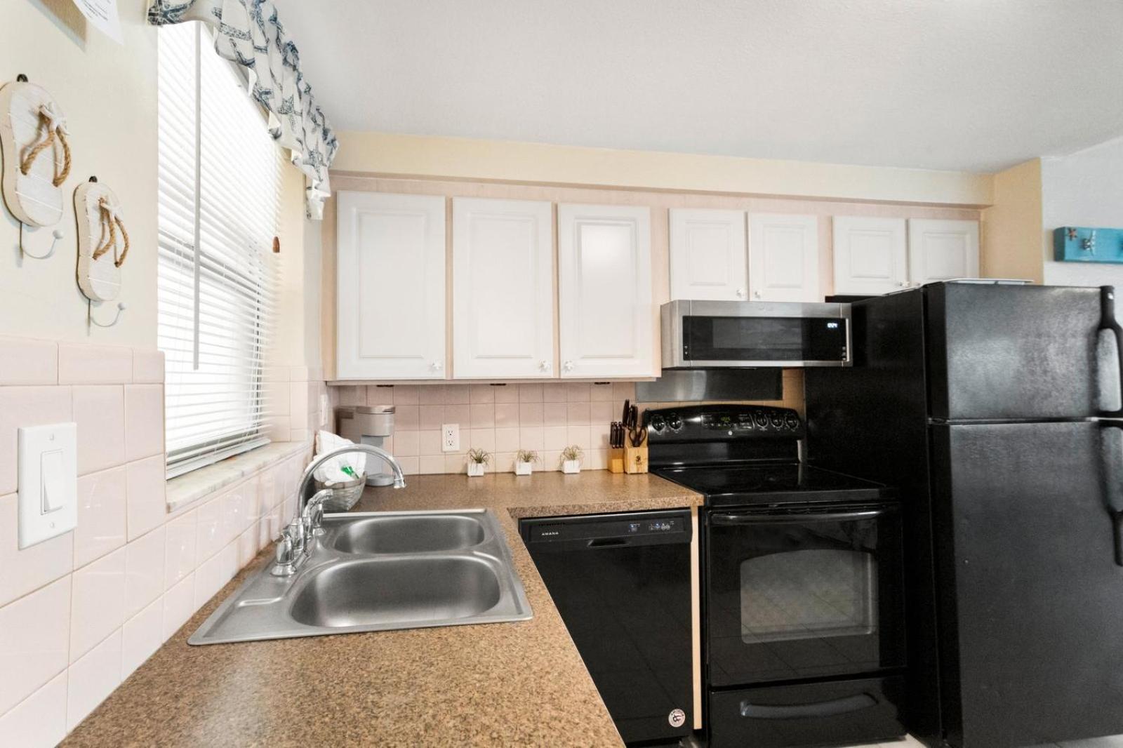 Studio Unit Facing Beach 2nd Fl - Surf Song #227