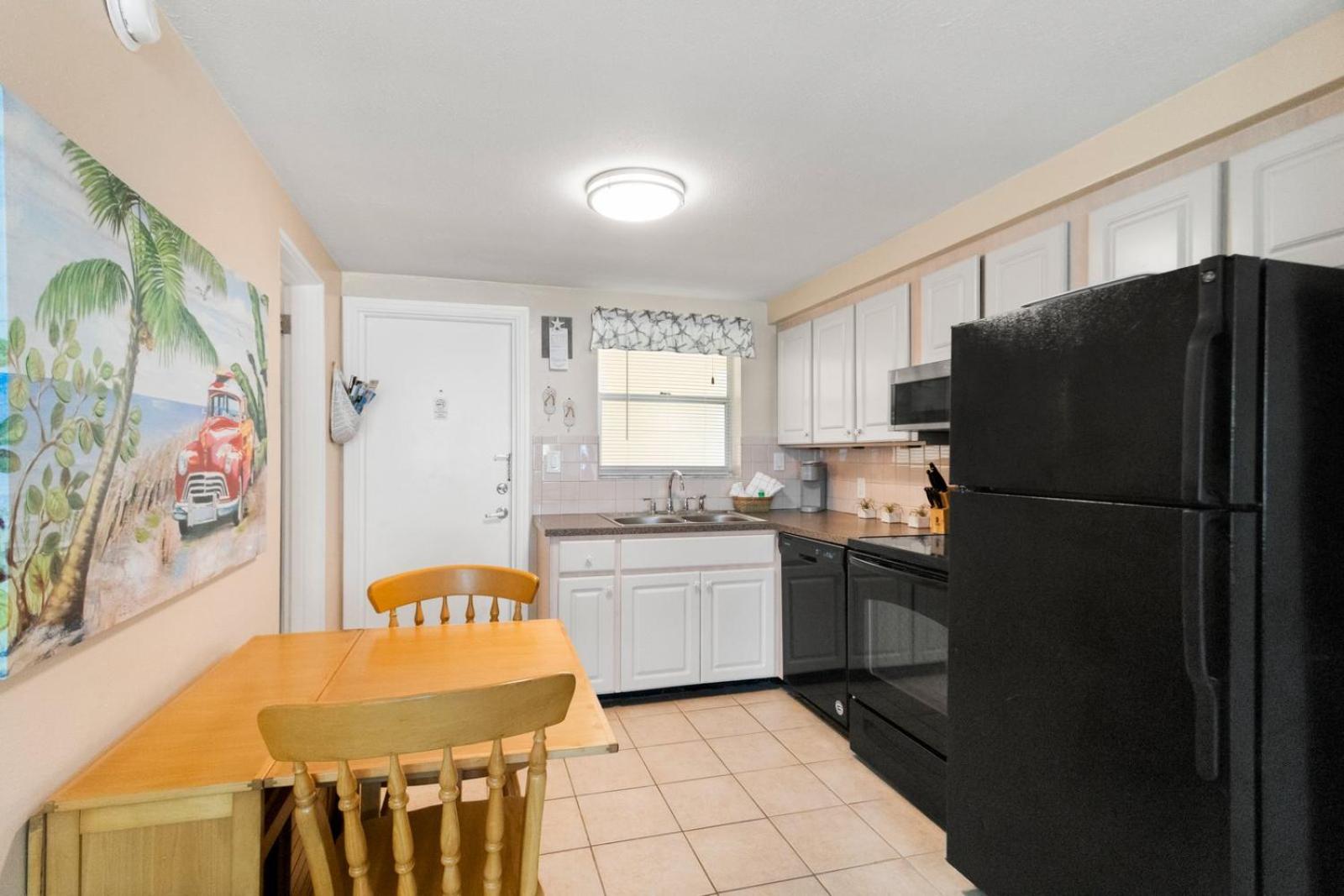 Studio Unit Facing Beach 2nd Fl - Surf Song #227