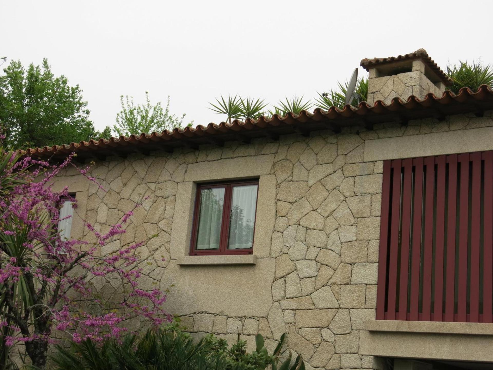 Impeccable 2-Bed House in Prozelo view 2