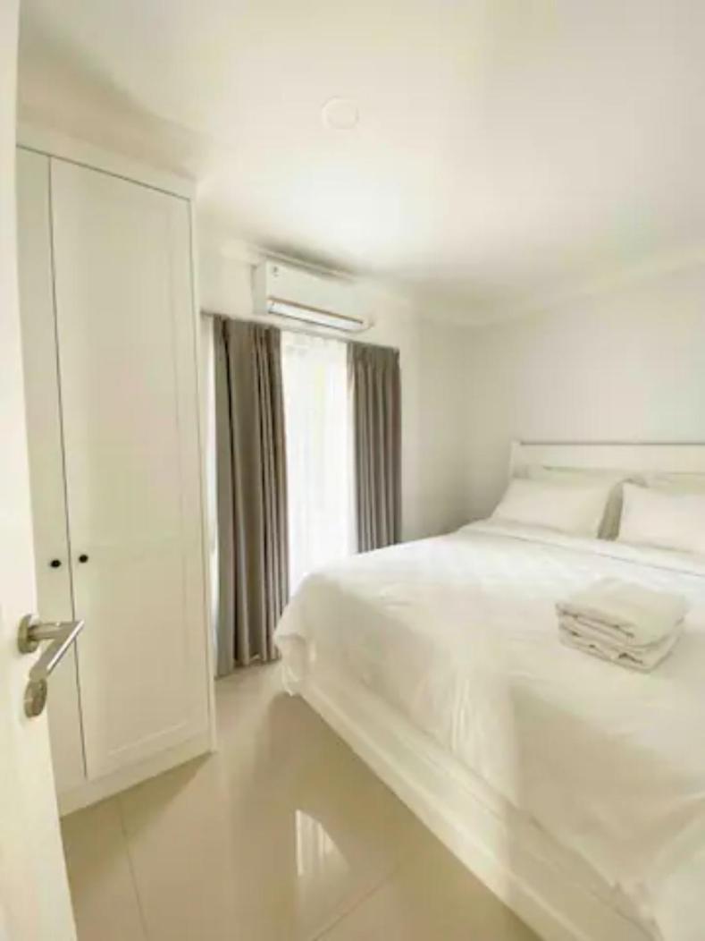 Loewys Home Tanjung Duren Jakarta Barat view 2