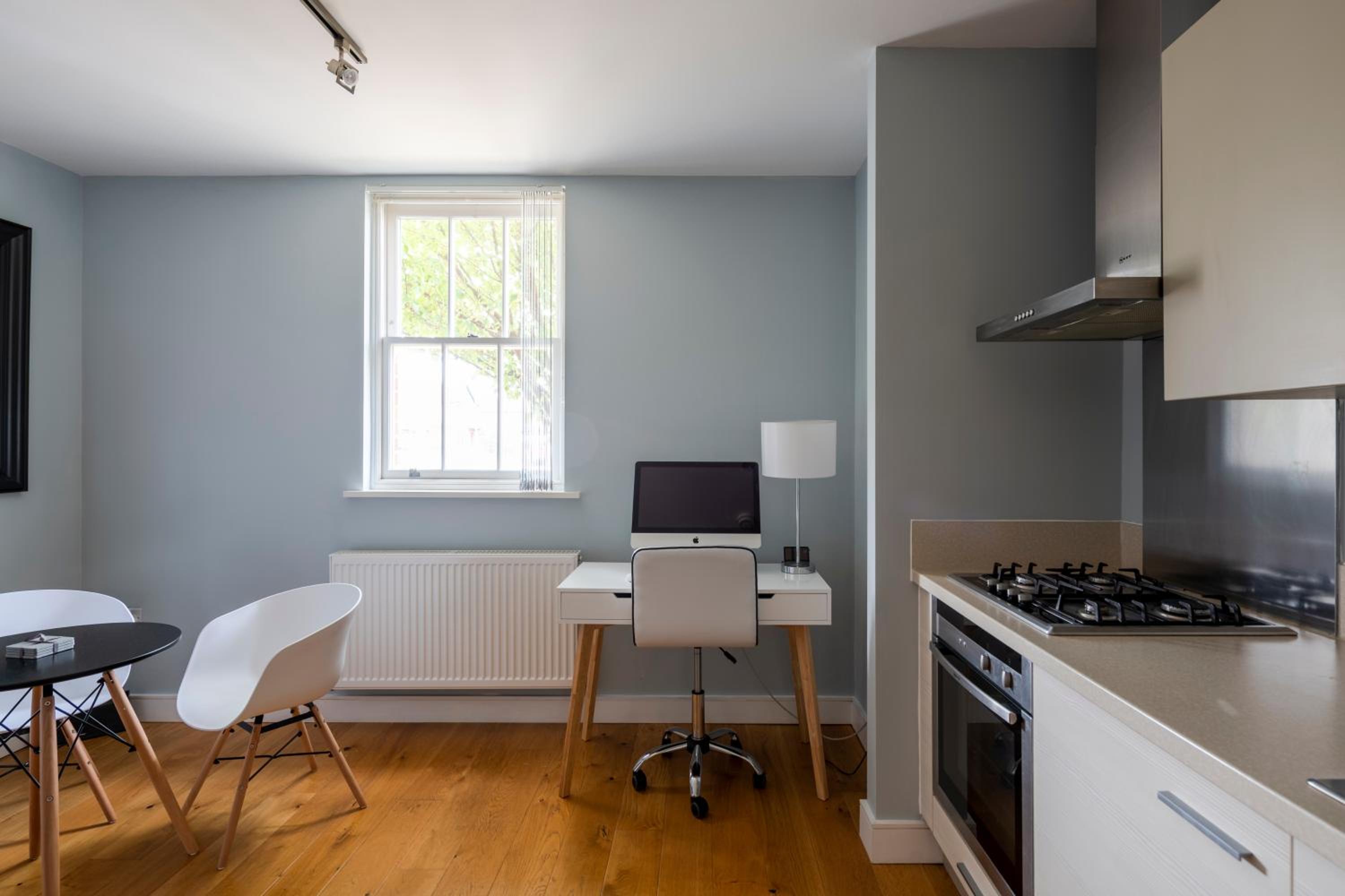 Luxury Private House, Sky TV, Netflix & Free Parking view 2