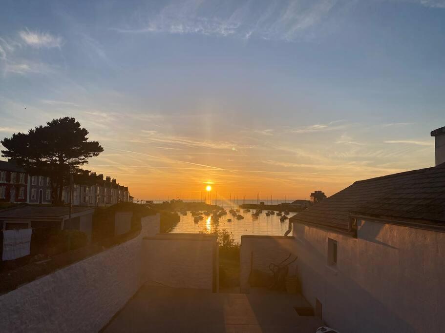 Aberaeron Island House - Panoramic Harbour Views view 3