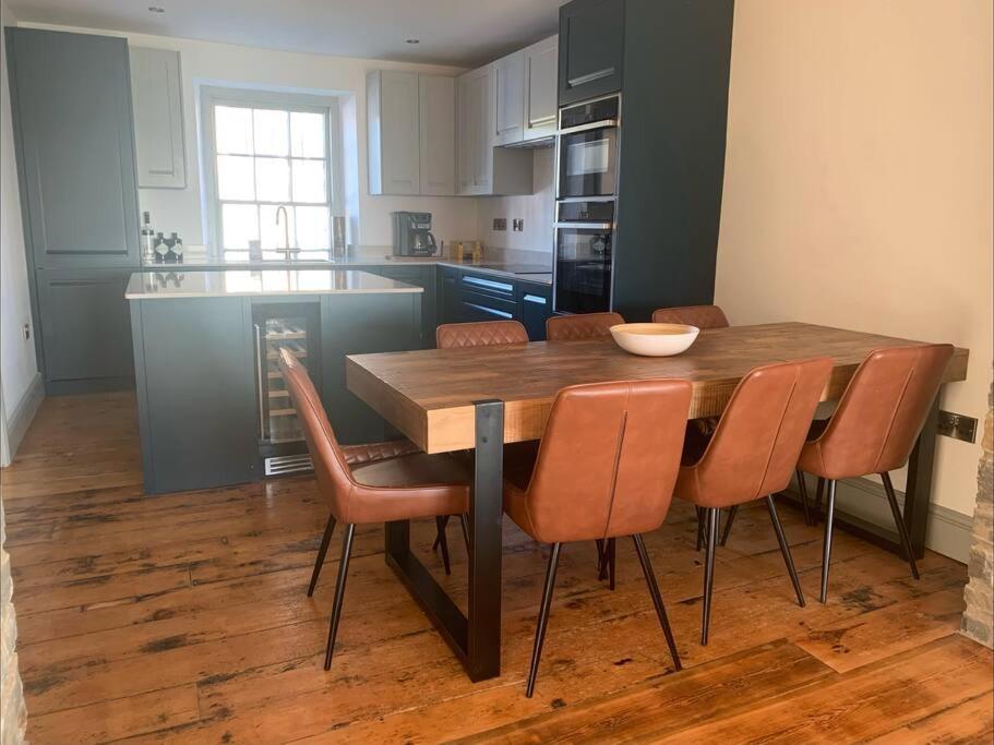 Aberaeron Island House - Panoramic Harbour Views view 5