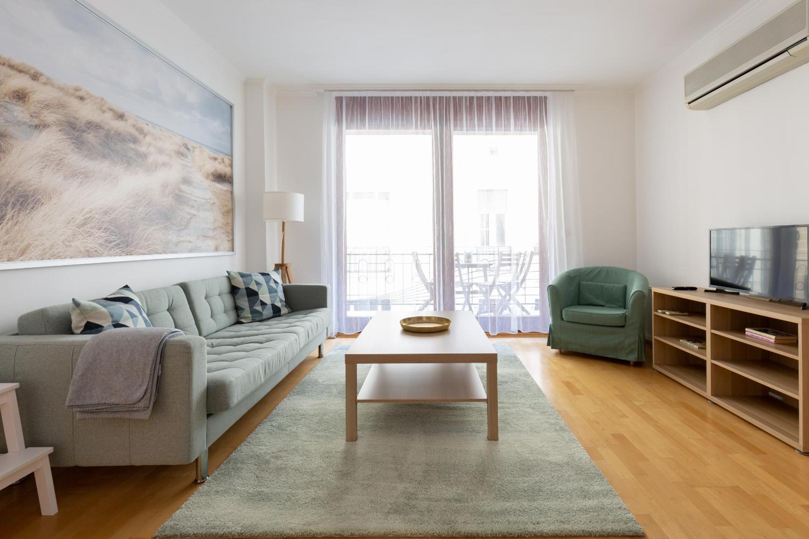 Super central, 2-bedroom apartment with terrace view 4