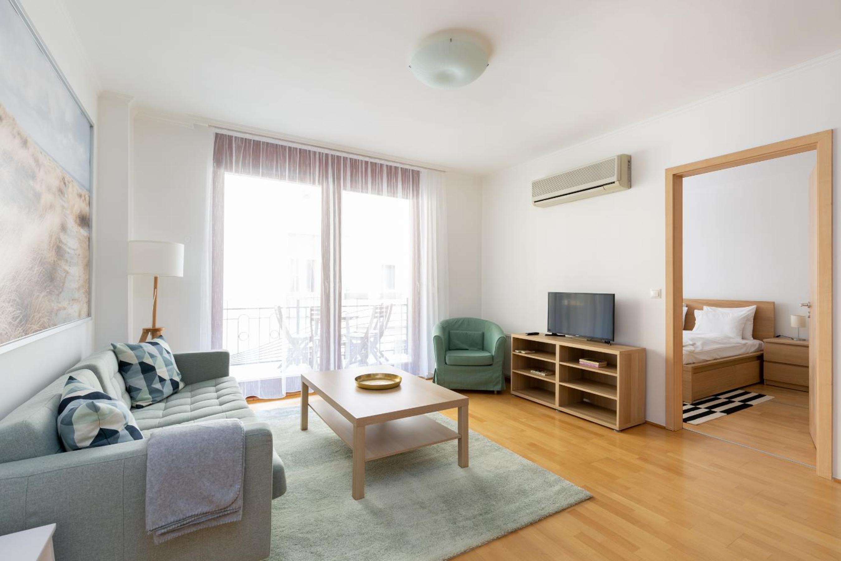 Super central, 2-bedroom apartment with terrace view 5