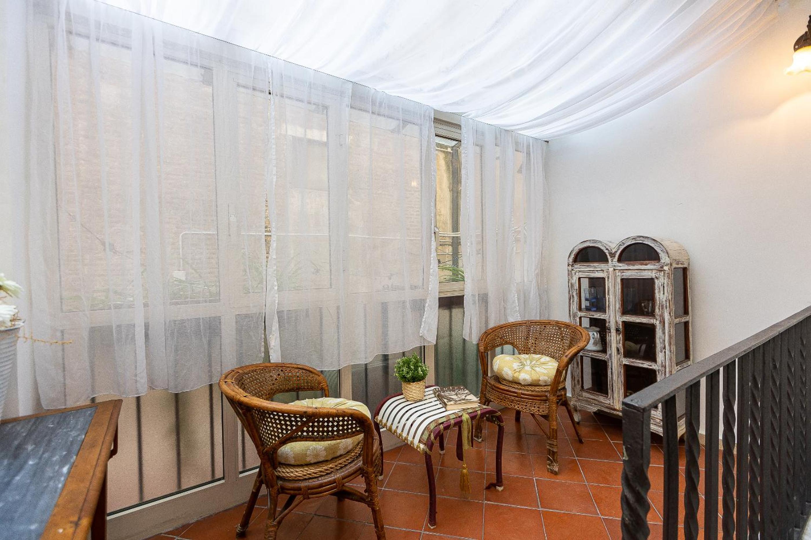 Lungaretta by Rental in Rome