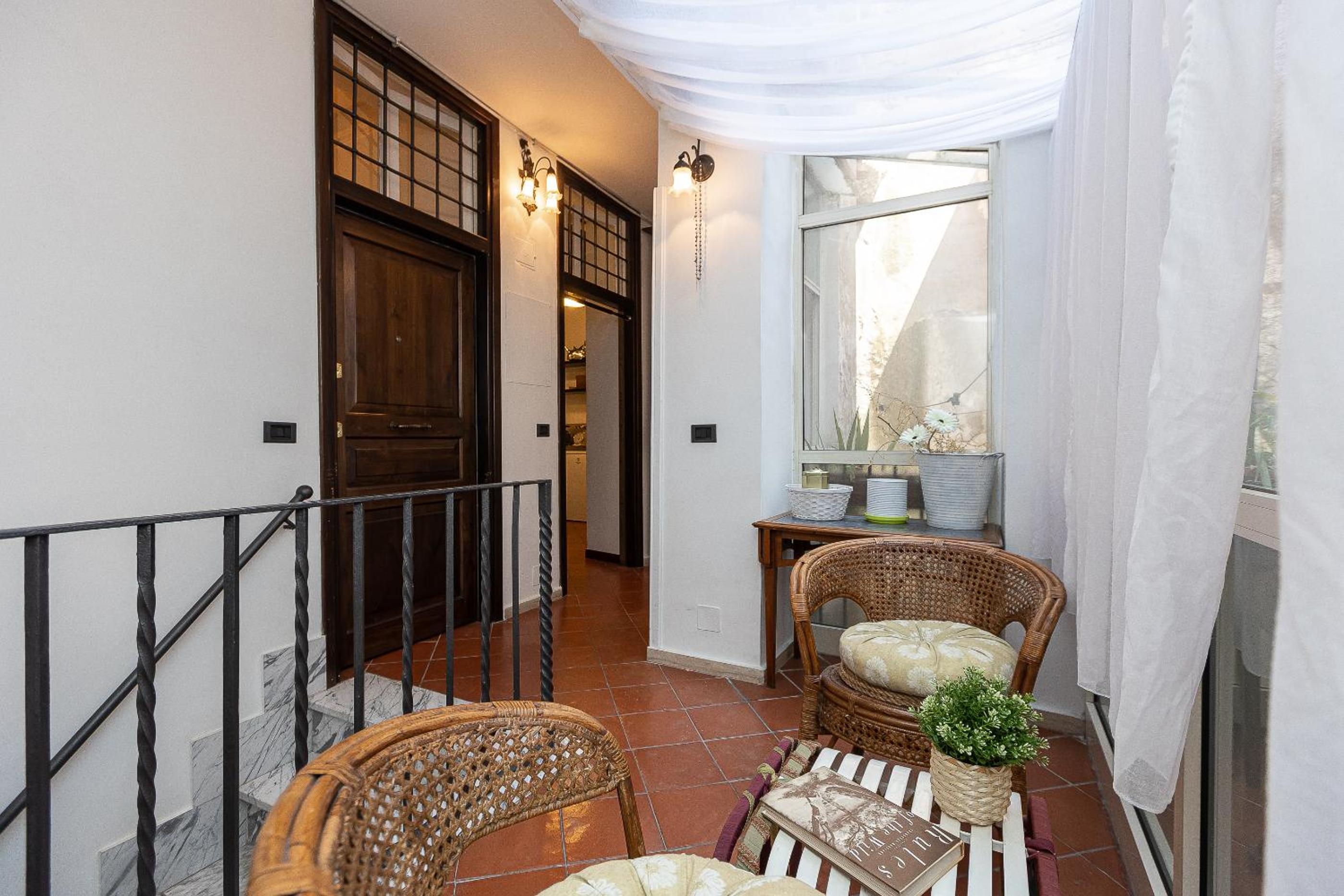 Lungaretta by Rental in Rome