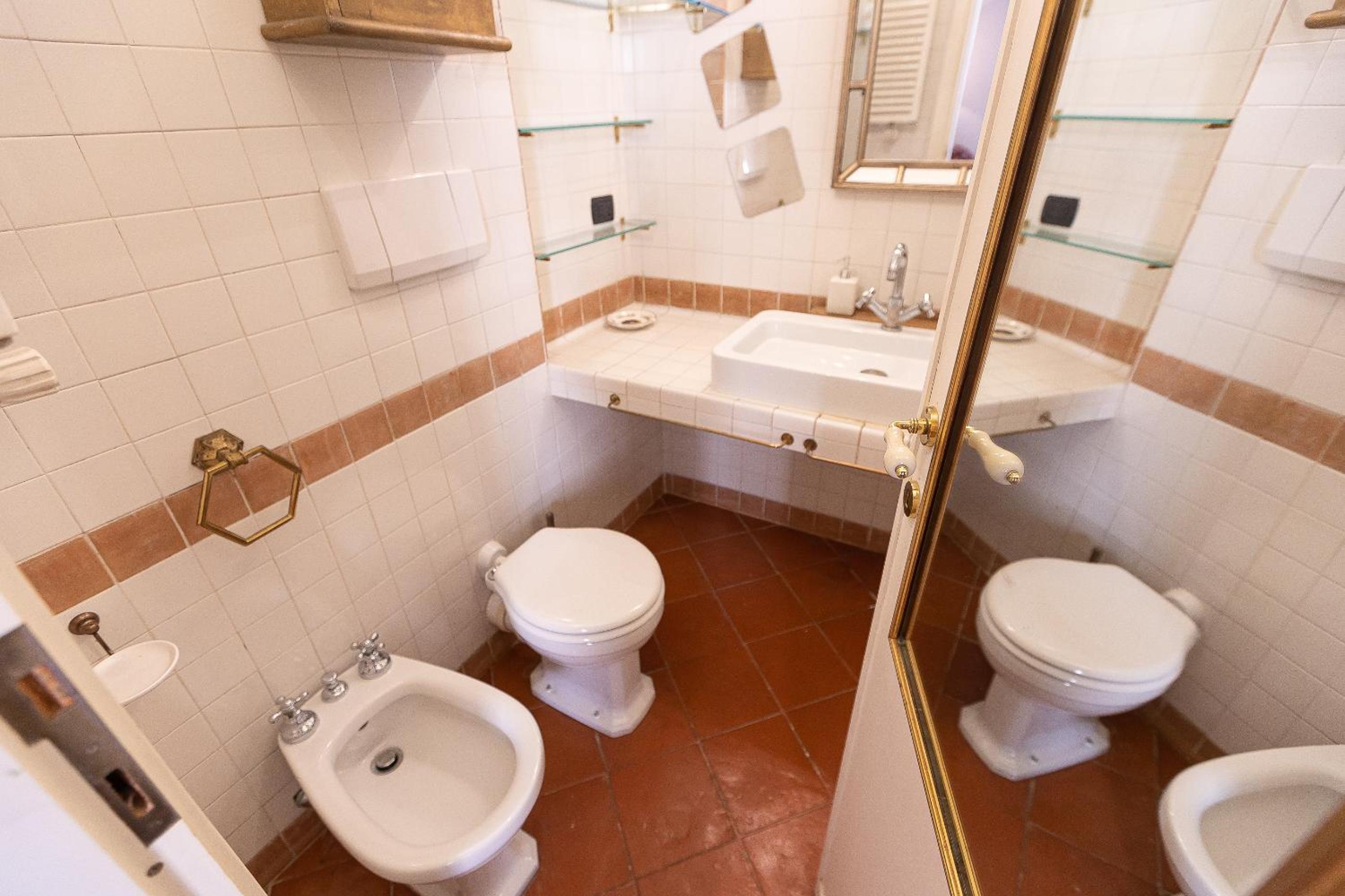 Lungaretta by Rental in Rome