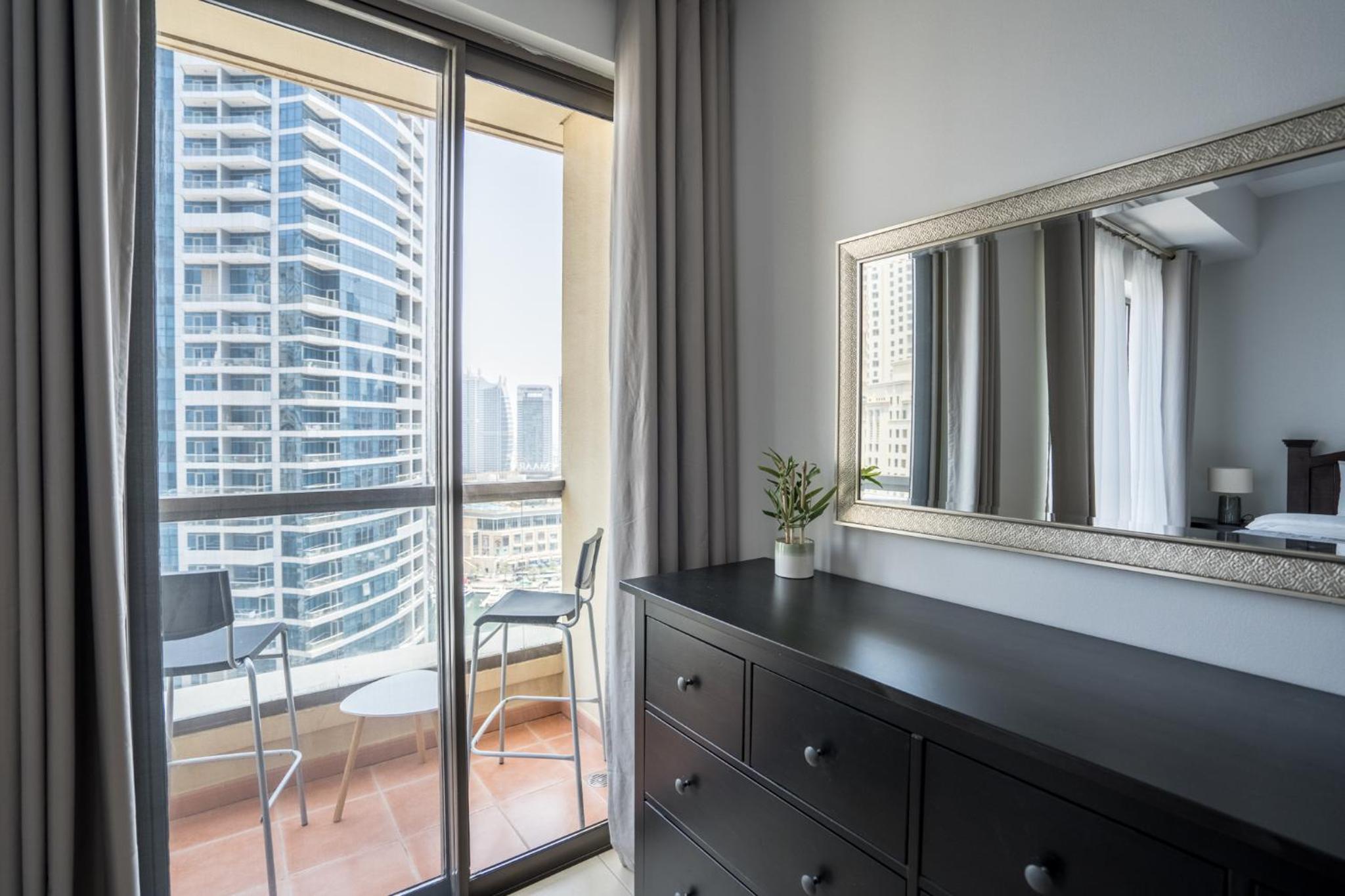 HiGuests - Artistic Waterfront Apt, Perfect for Beach Lovers