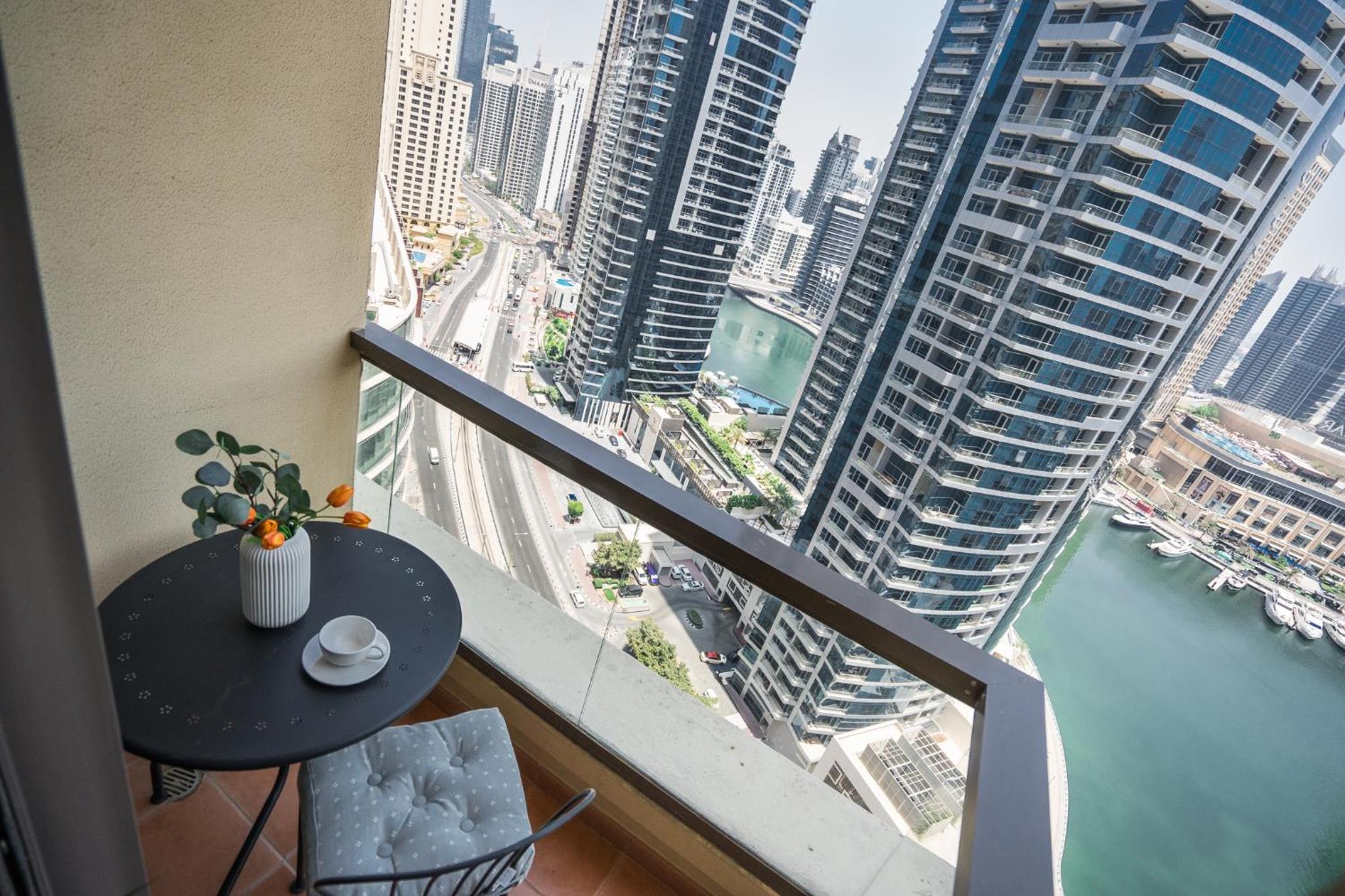 HiGuests - Artistic Waterfront Apt, Perfect for Beach Lovers