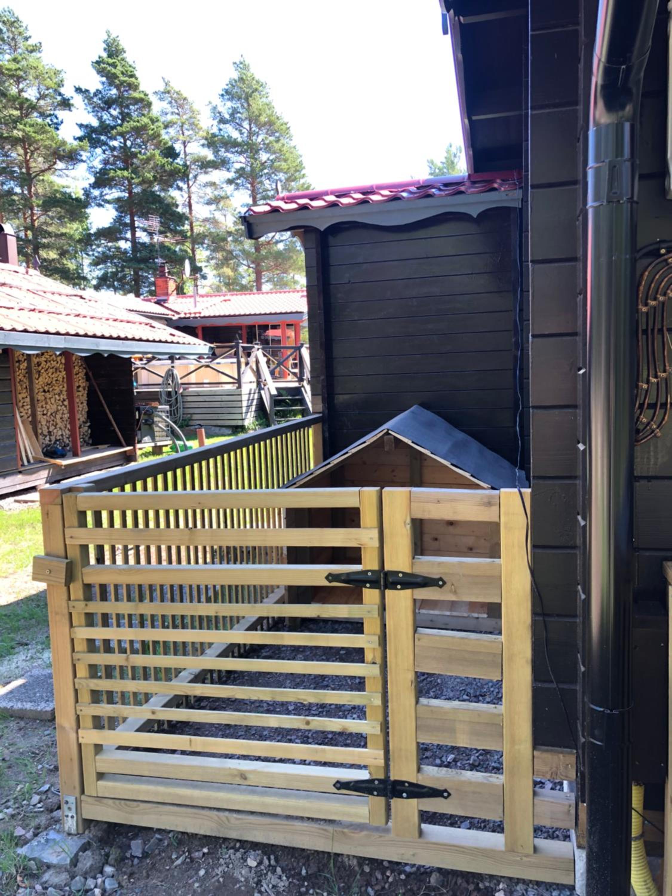 Timber cottages with jacuzzi and sauna near lake Vänern view 3