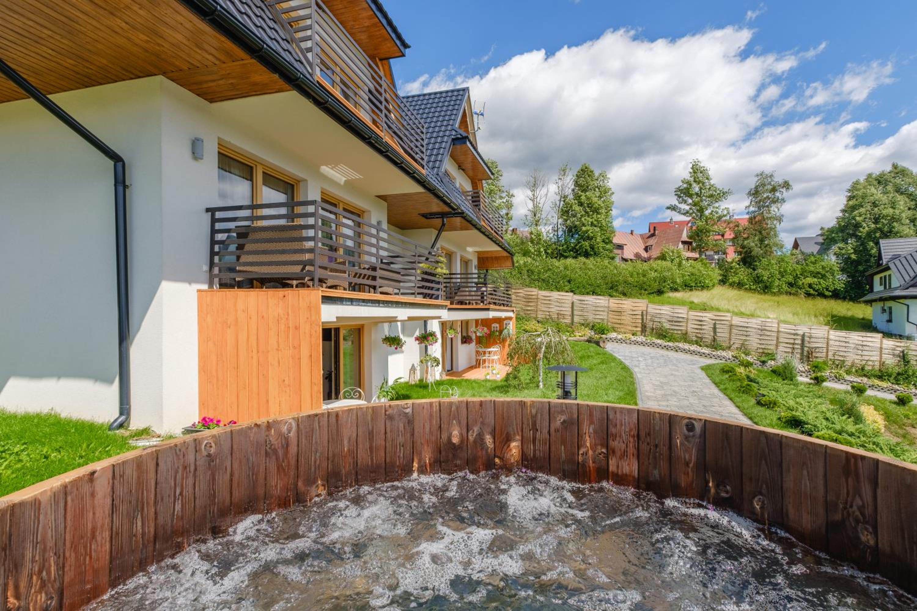 Tybet Domki i Apartamenty