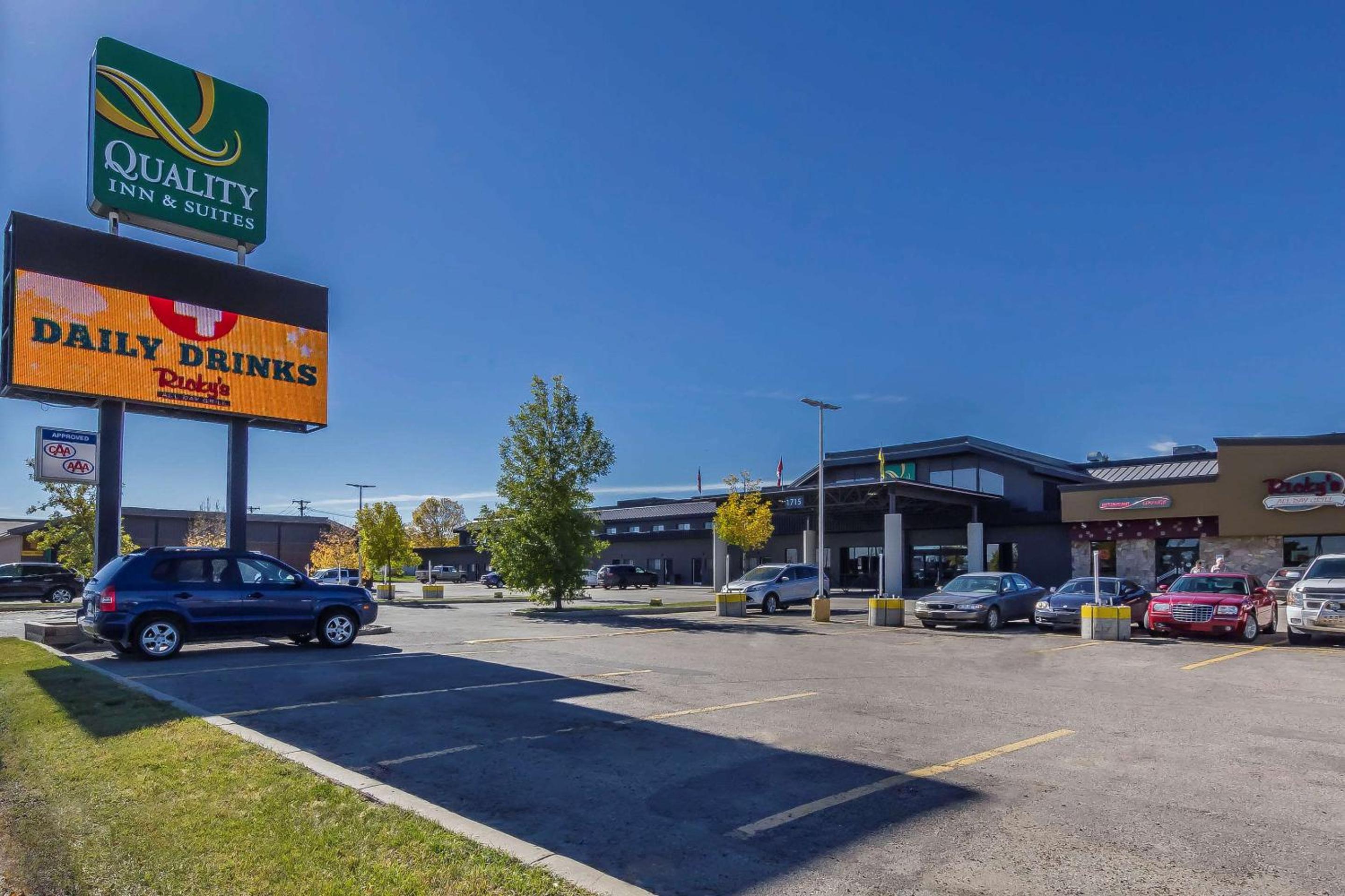 Saskatoon Vacations - Quality Inn  Suites - Property Image 1