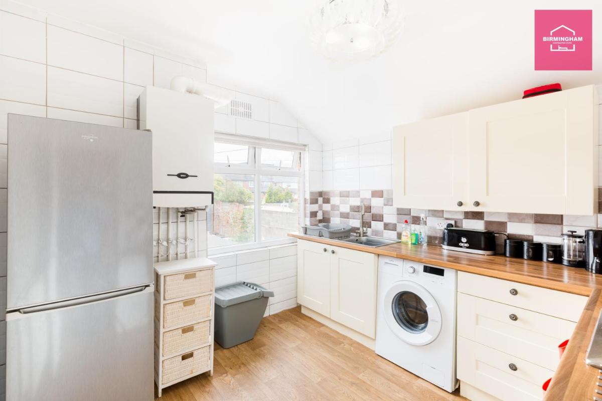 Birmingham Contractor Stays - 3 Bedroom Flat, 6 Beds plus Parking view 5